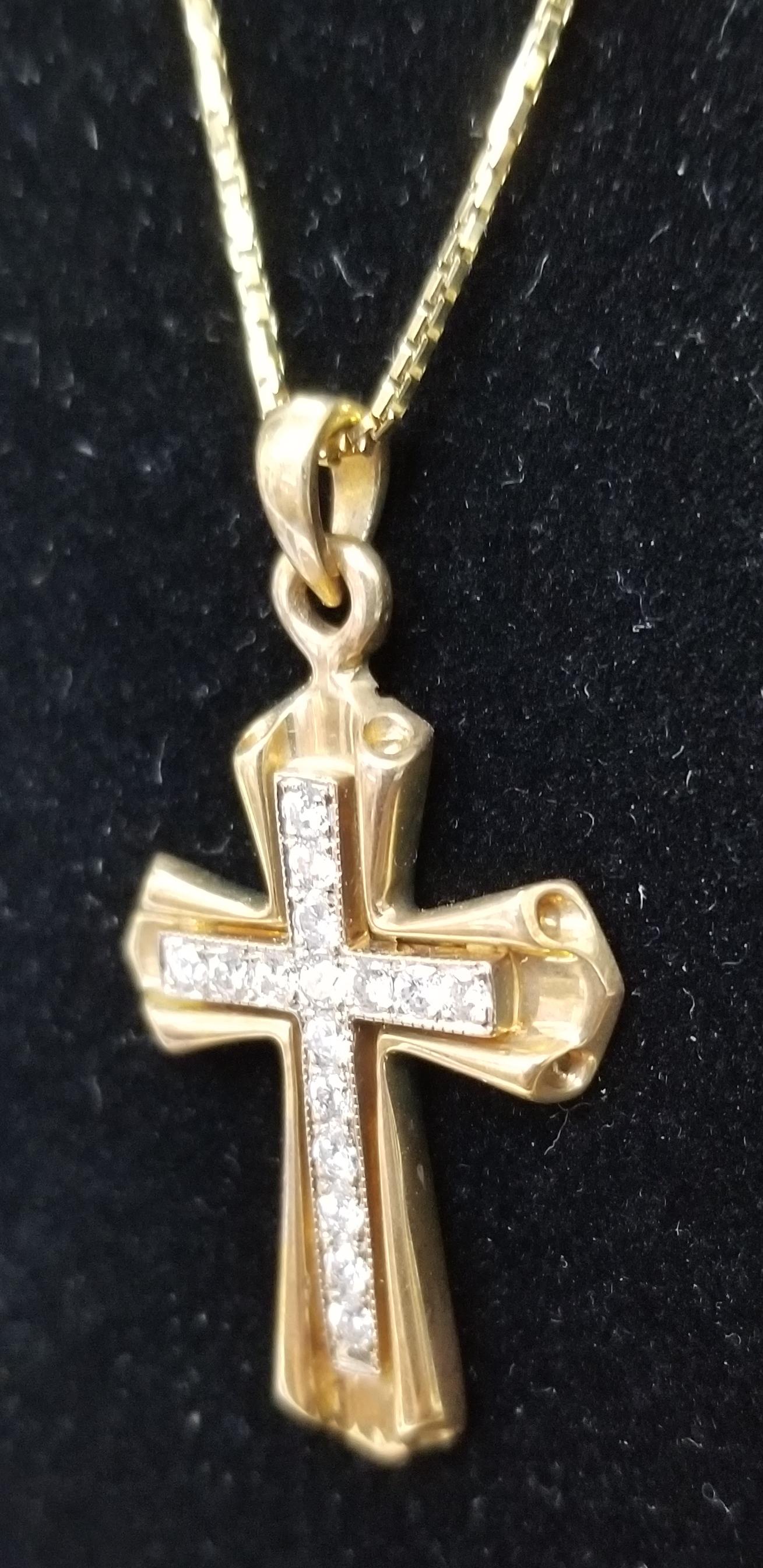 14 Karat 2-Tone Gold Diamond Cross and Chain For Sale 1