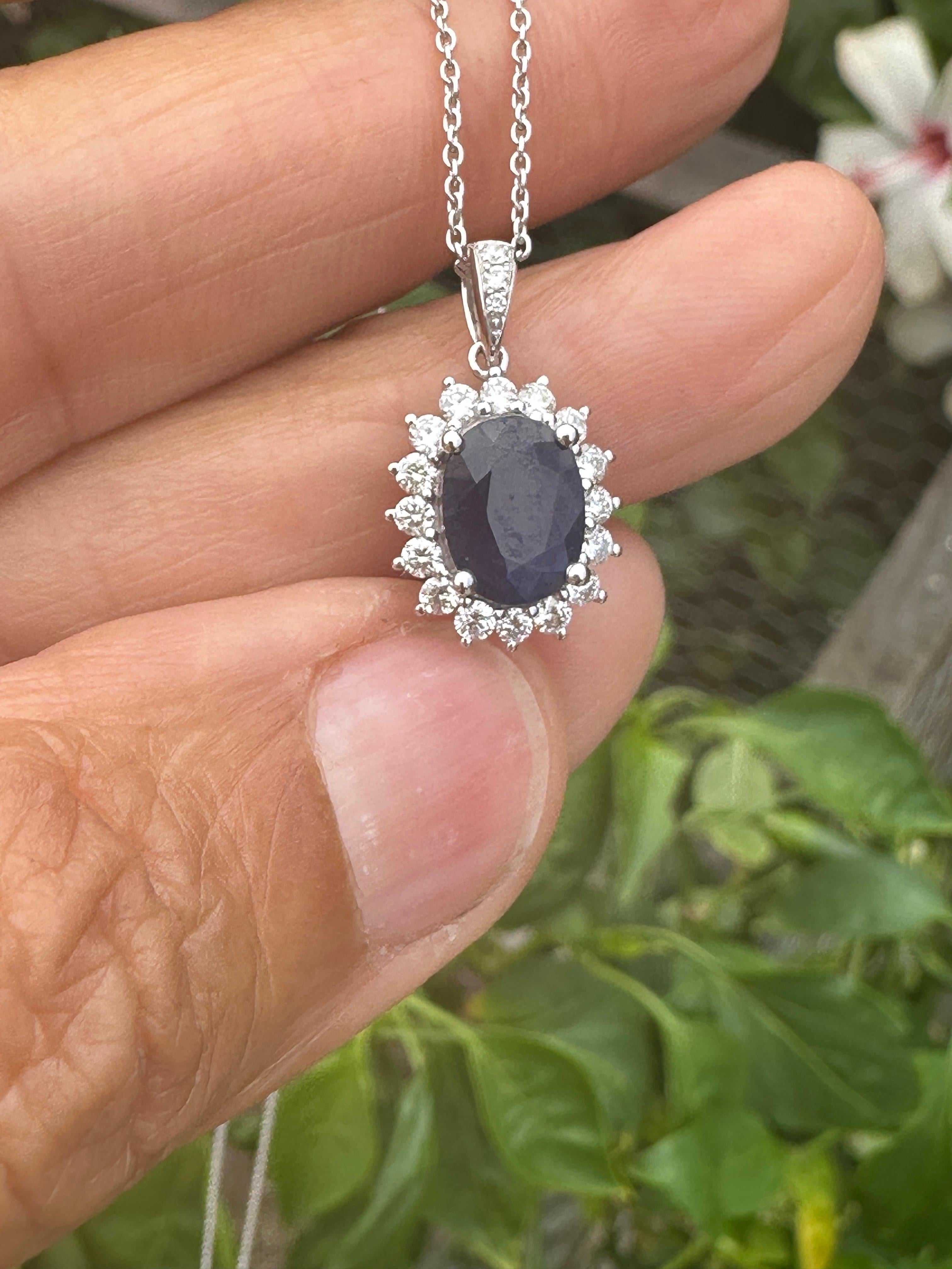 da uomo o donna Catena con ciondolo a raggiera in 14 carati con zaffiro blu e diamanti da 2,90 carati in vendita