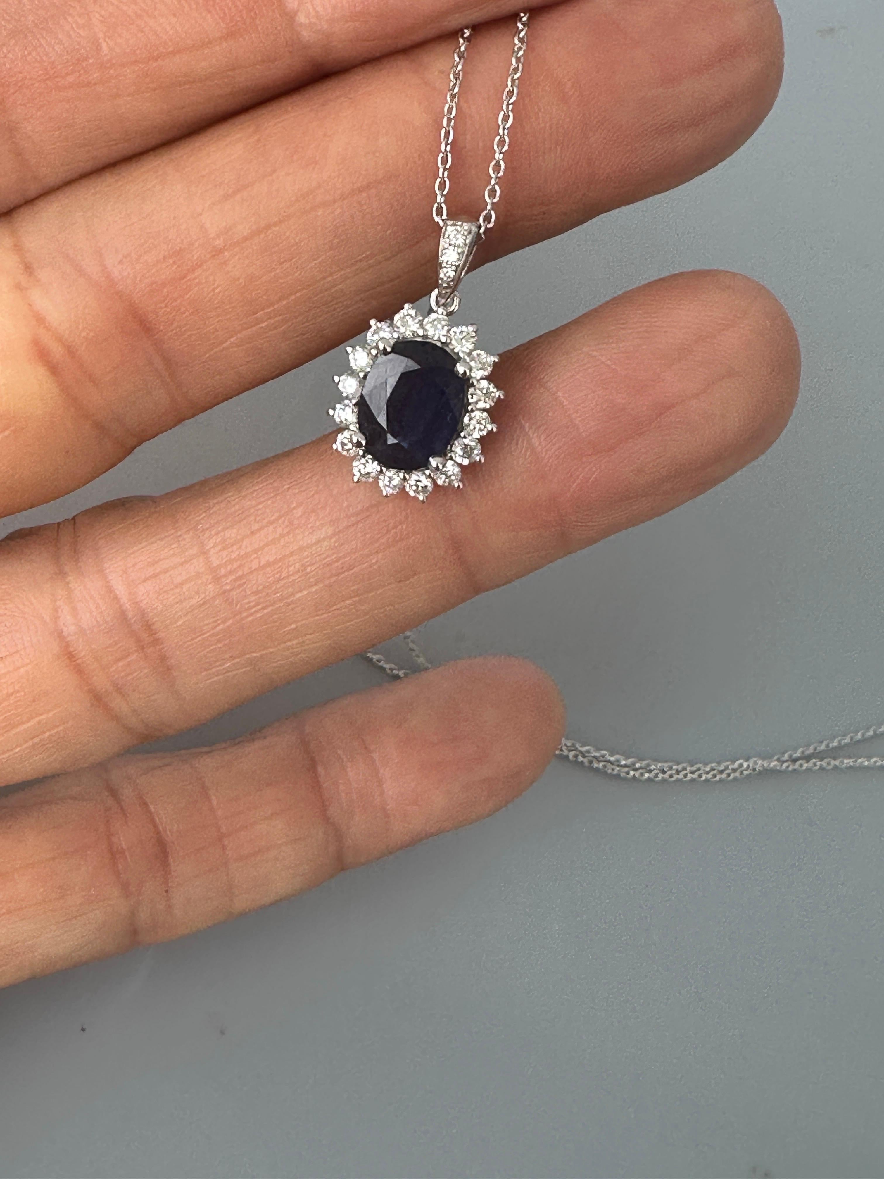 Catena con ciondolo a raggiera in 14 carati con zaffiro blu e diamanti da 2,90 carati in vendita 2