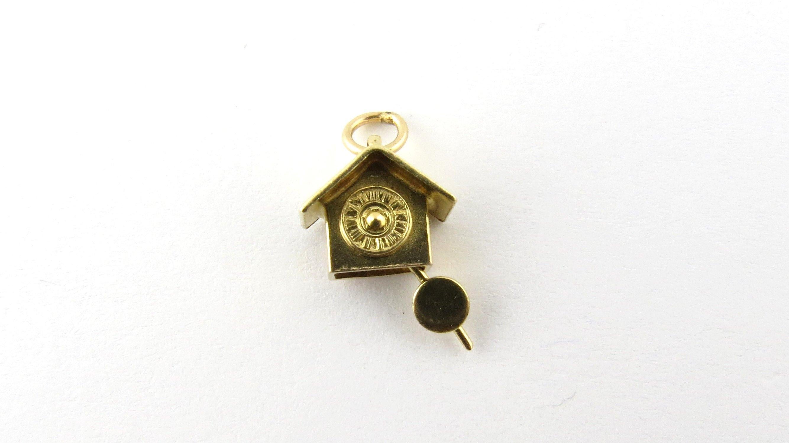 Vintage 14K 3D Yellow Gold Cuckoo Clock Moving Pendulum Charm 

This clock charm will be a timeless piece to your collection. 

Clock is approx. 14 mm in length. It hangs approx. 18mm from the top of the bale. 

The pendulum moves. 

Hallmarks: 14K
