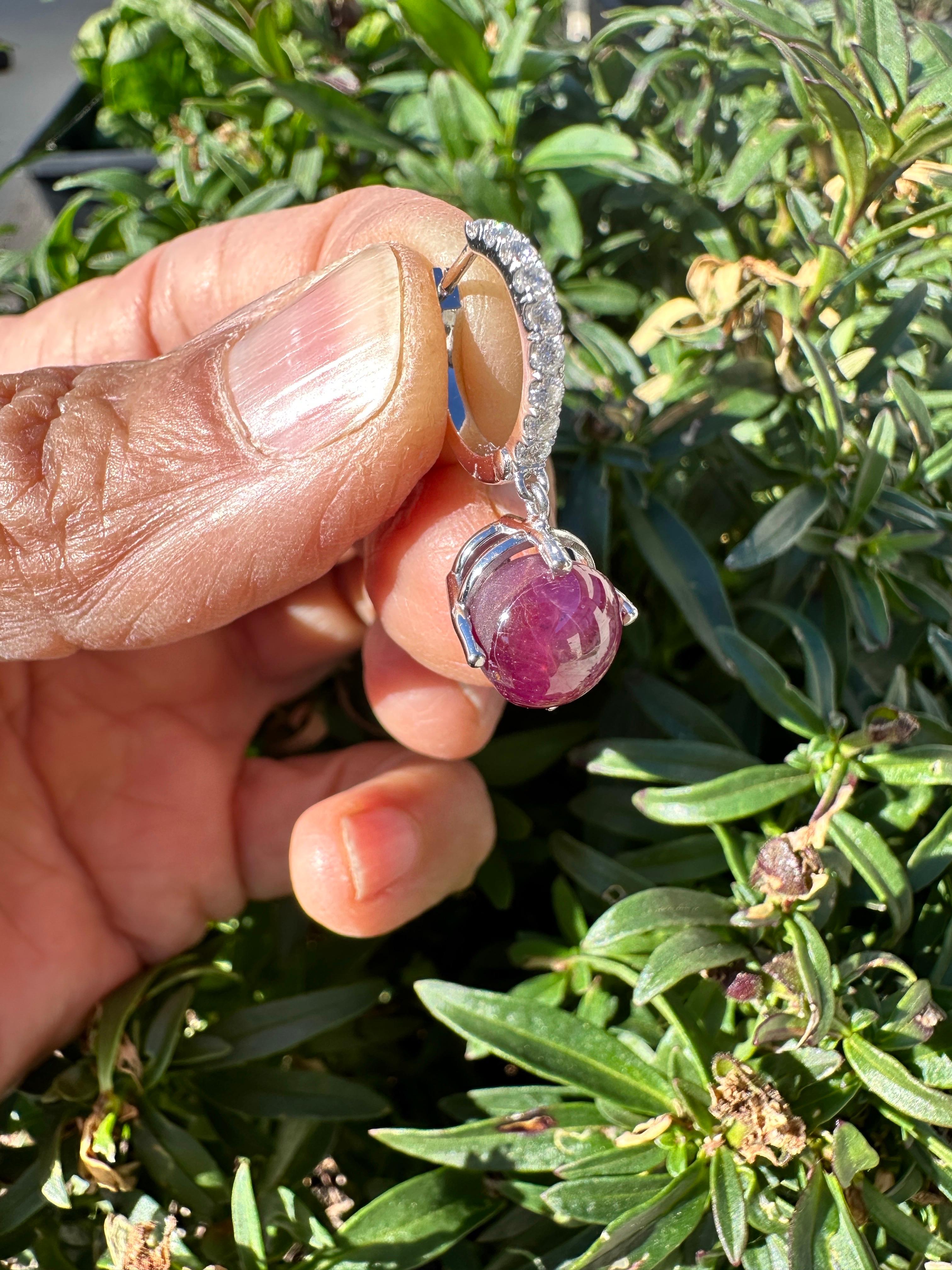 Contemporaneo Orecchini di diamanti a leva con stella di rubino da 5 carati in 14 carati in vendita