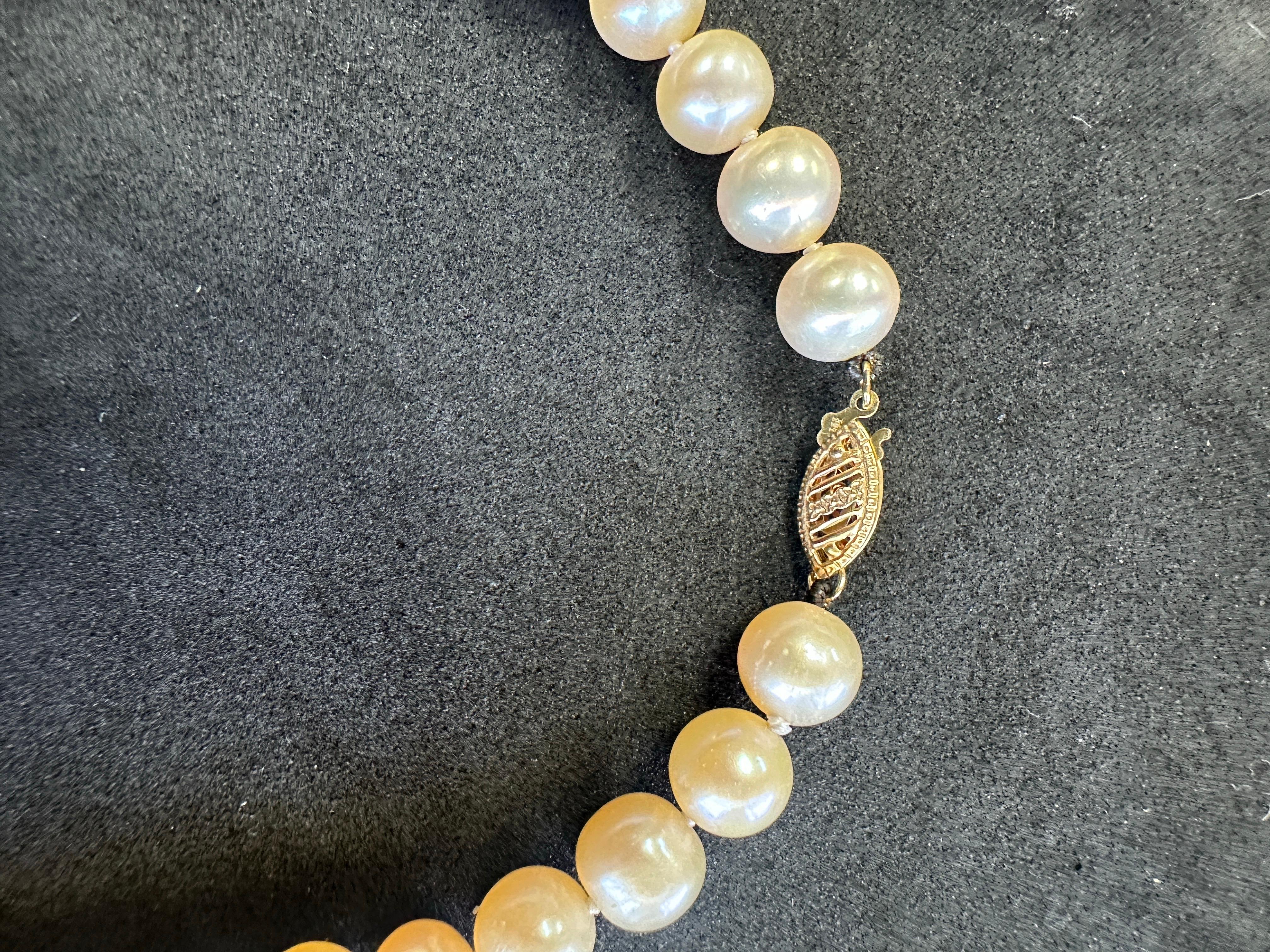 Contemporain 14 carats 8 1/2 mm perles de culture, 18 pouces strand en vente