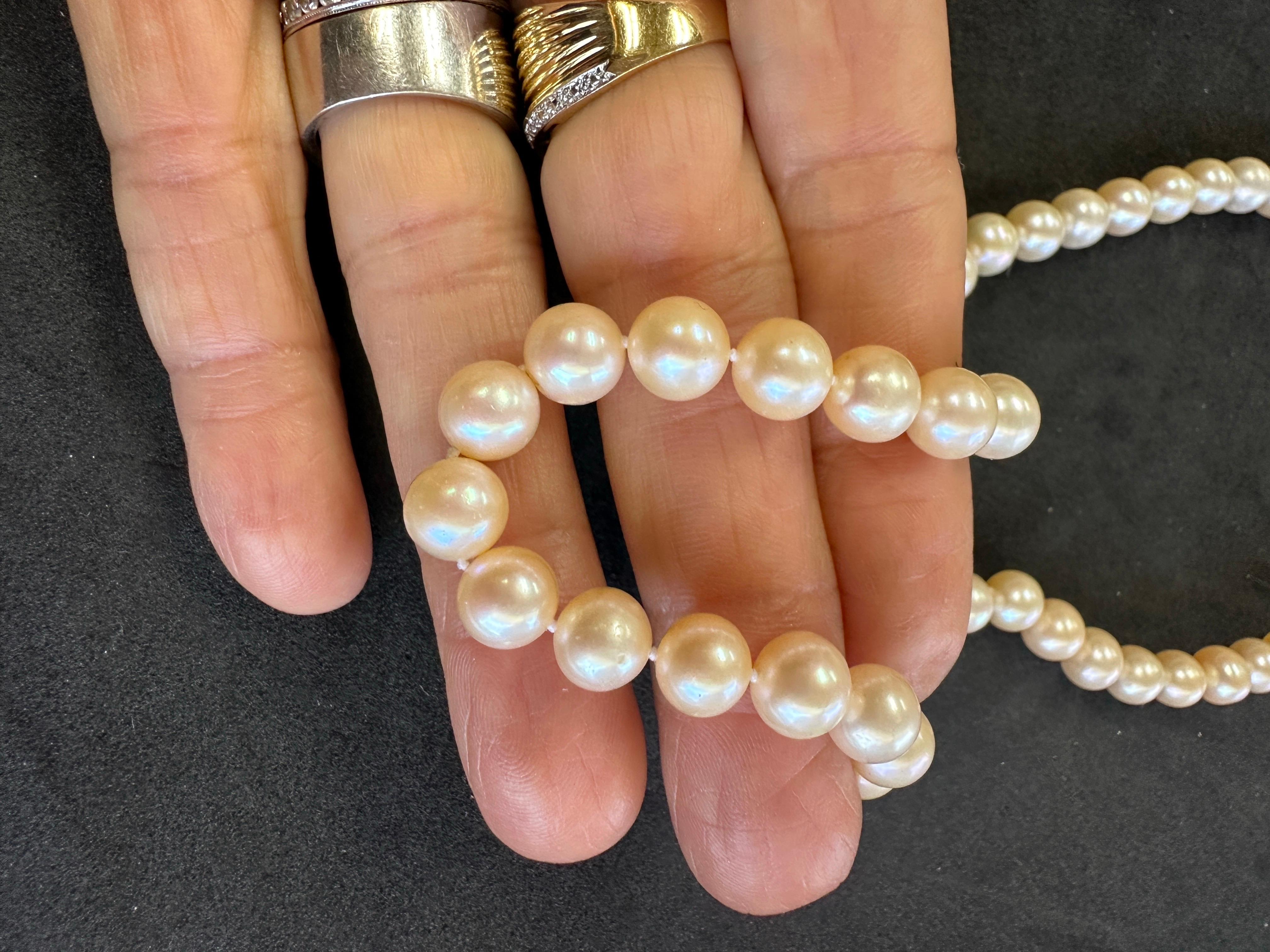 14 carats 8 1/2 mm perles de culture, 18 pouces strand Excellent état - En vente à Laguna Hills, CA