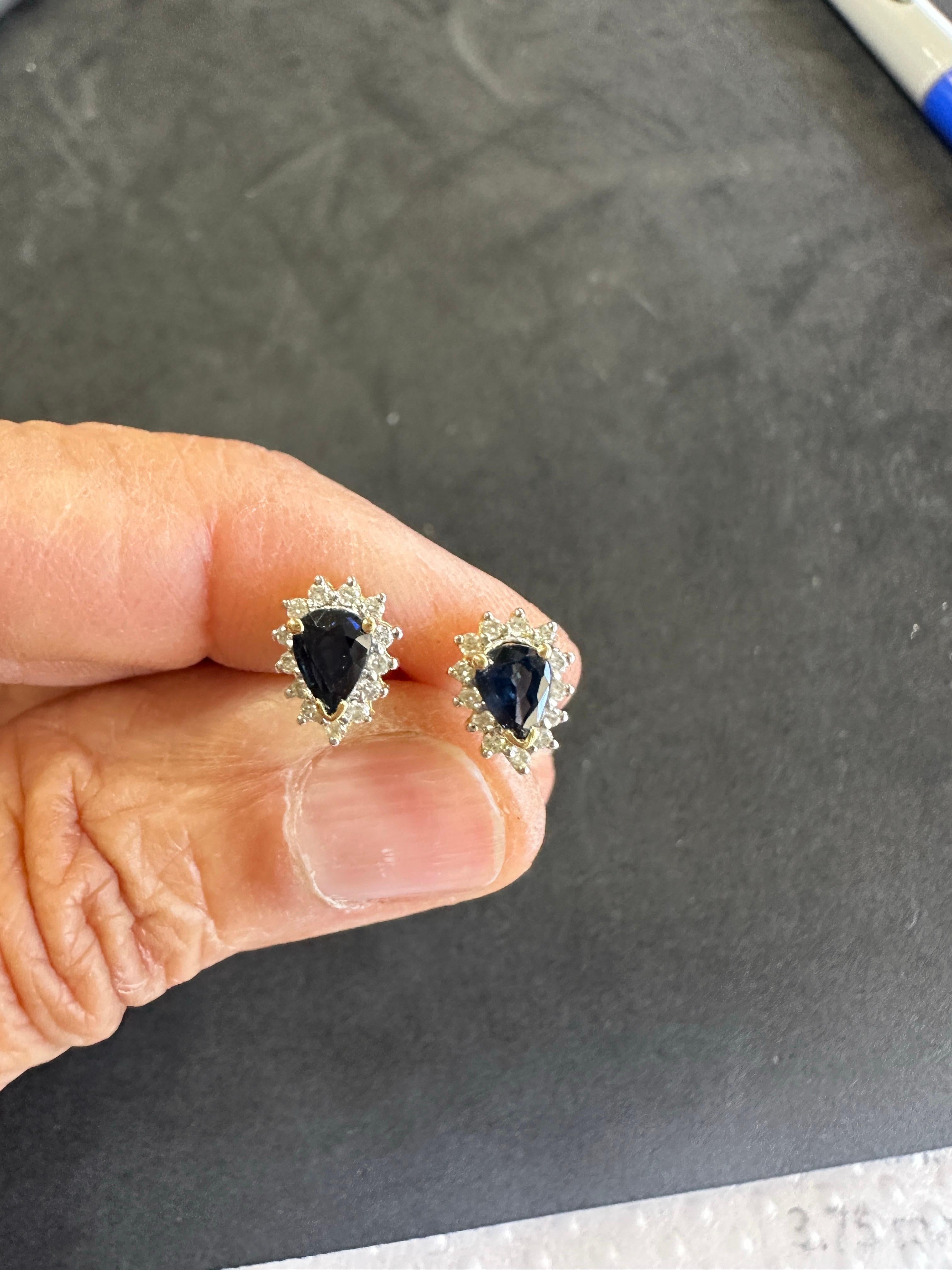 14 Karat .85 Carat Sapphire Pear-Shaped Halo Diamond Stud, Earrings en vente 4