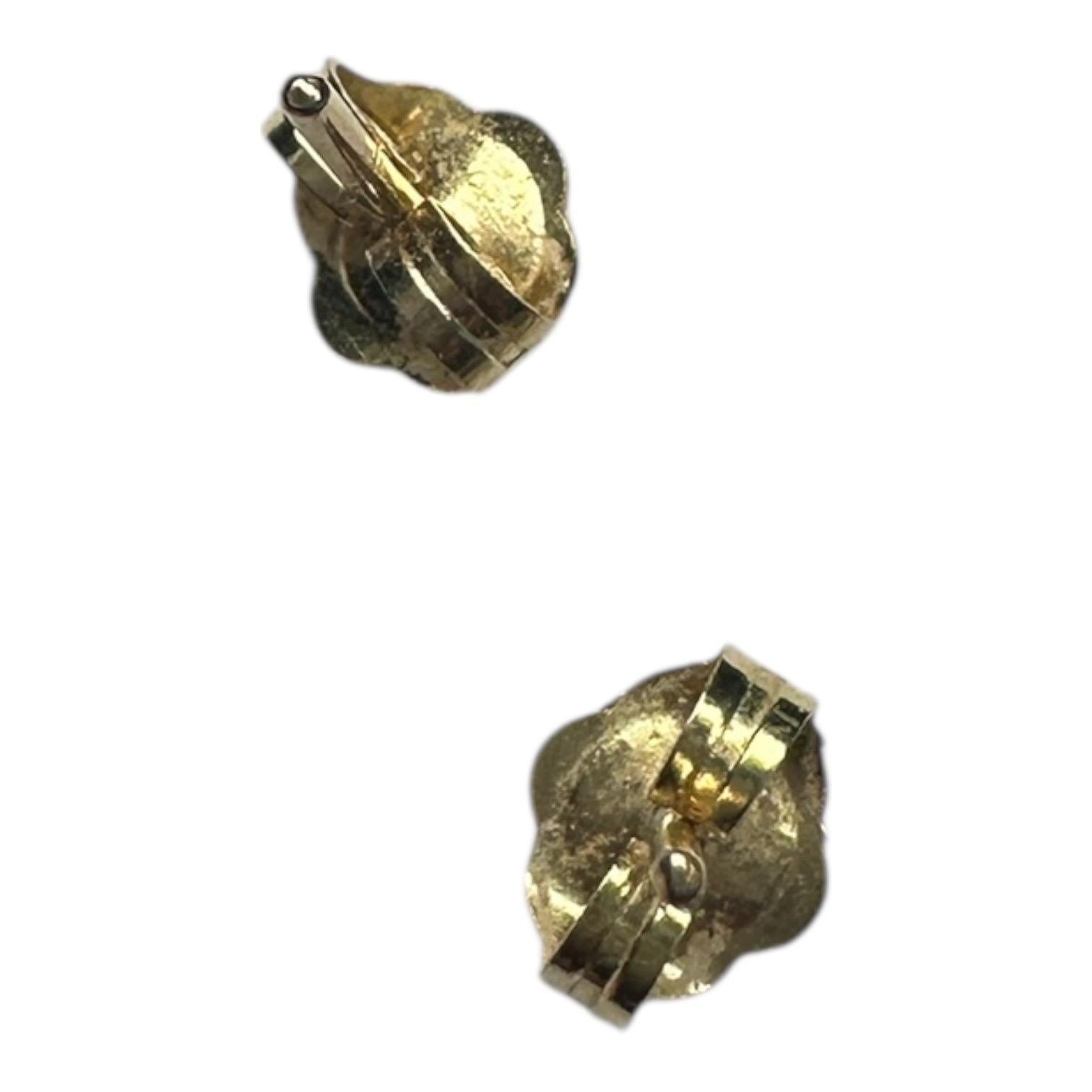 14 Karat .85 Carat Sapphire Pear-Shaped Halo Diamond Stud, Earrings en vente 5