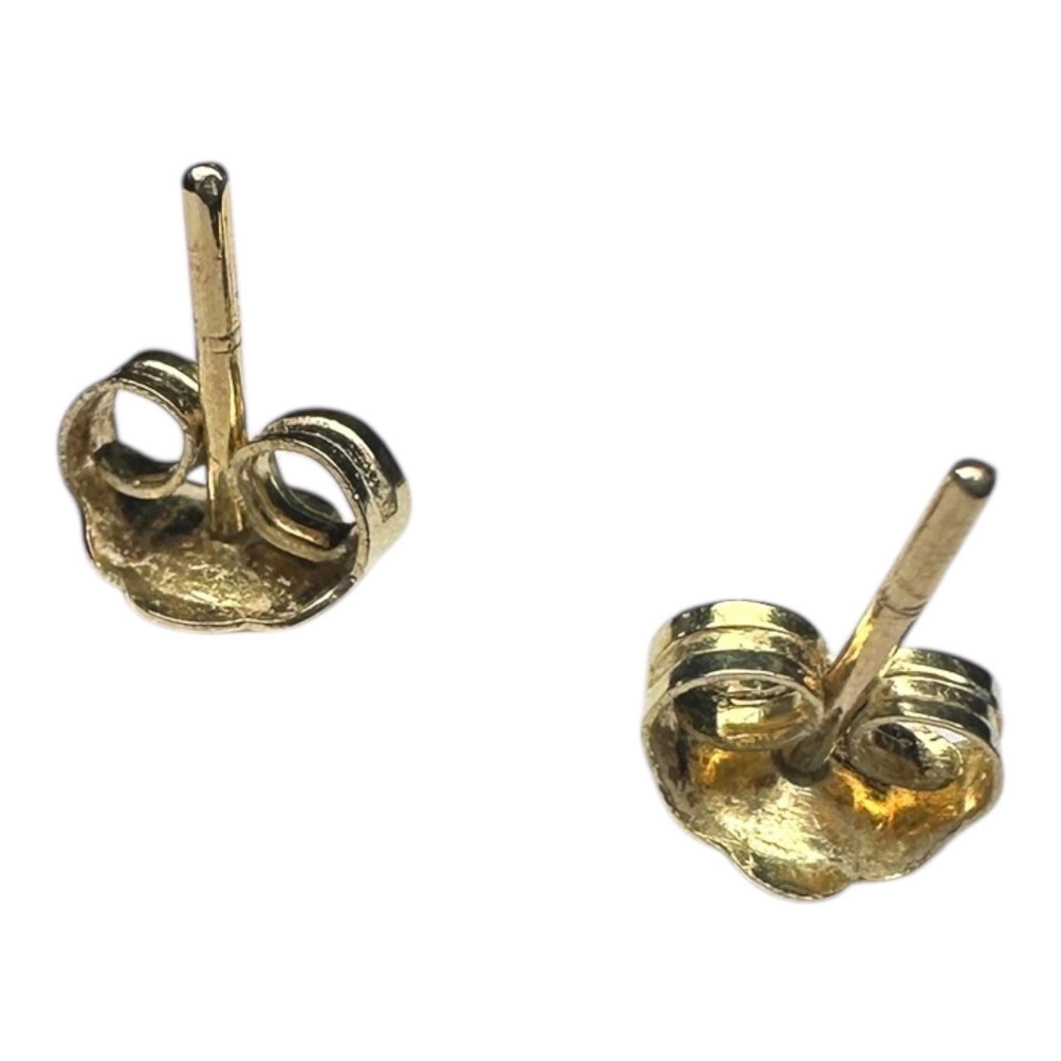 Contemporain 14 Karat .85 Carat Sapphire Pear-Shaped Halo Diamond Stud, Earrings en vente