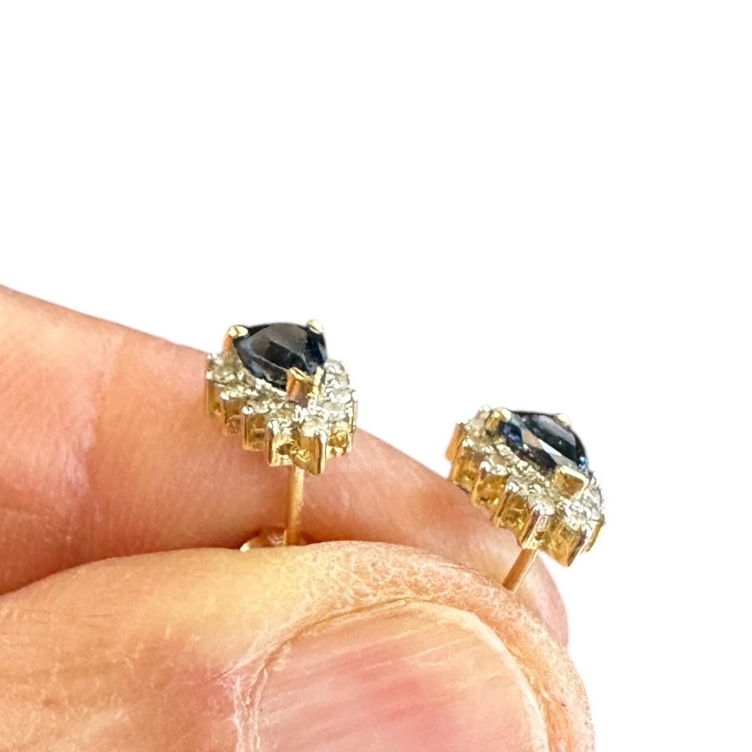 14 Karat .85 Carat Sapphire Pear-Shaped Halo Diamond Stud, Earrings en vente 2
