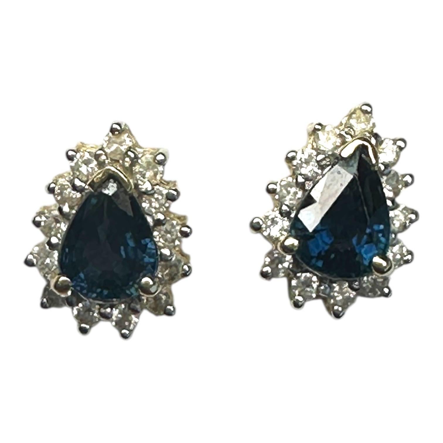 14 Karat .85 Carat Sapphire Pear-Shaped Halo Diamond Stud, Earrings en vente 3