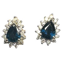 14 Karat .85 Karat Saphir Birnenförmiger Halo Diamant Ohrstecker, Ohrringe