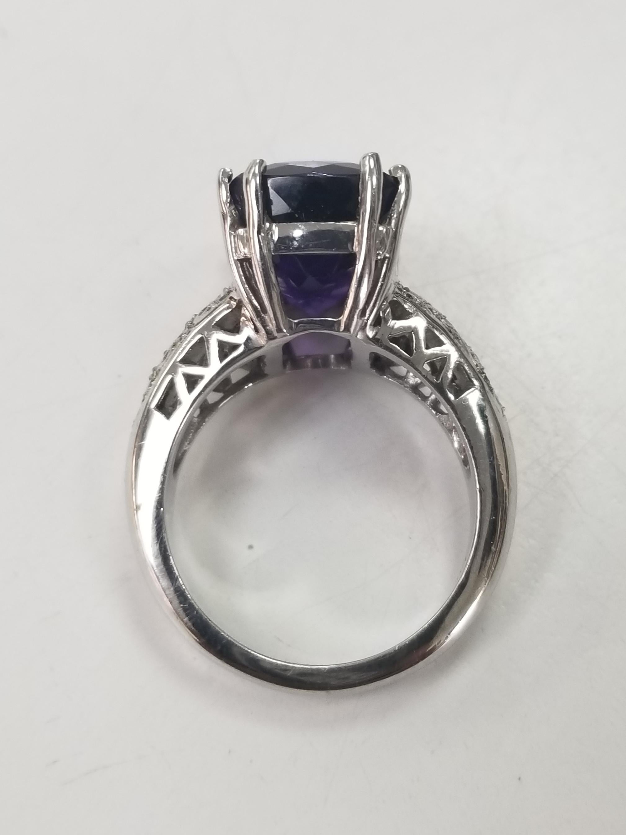 14 Karat Amethyst and Diamond Ring In New Condition For Sale In Los Angeles, CA