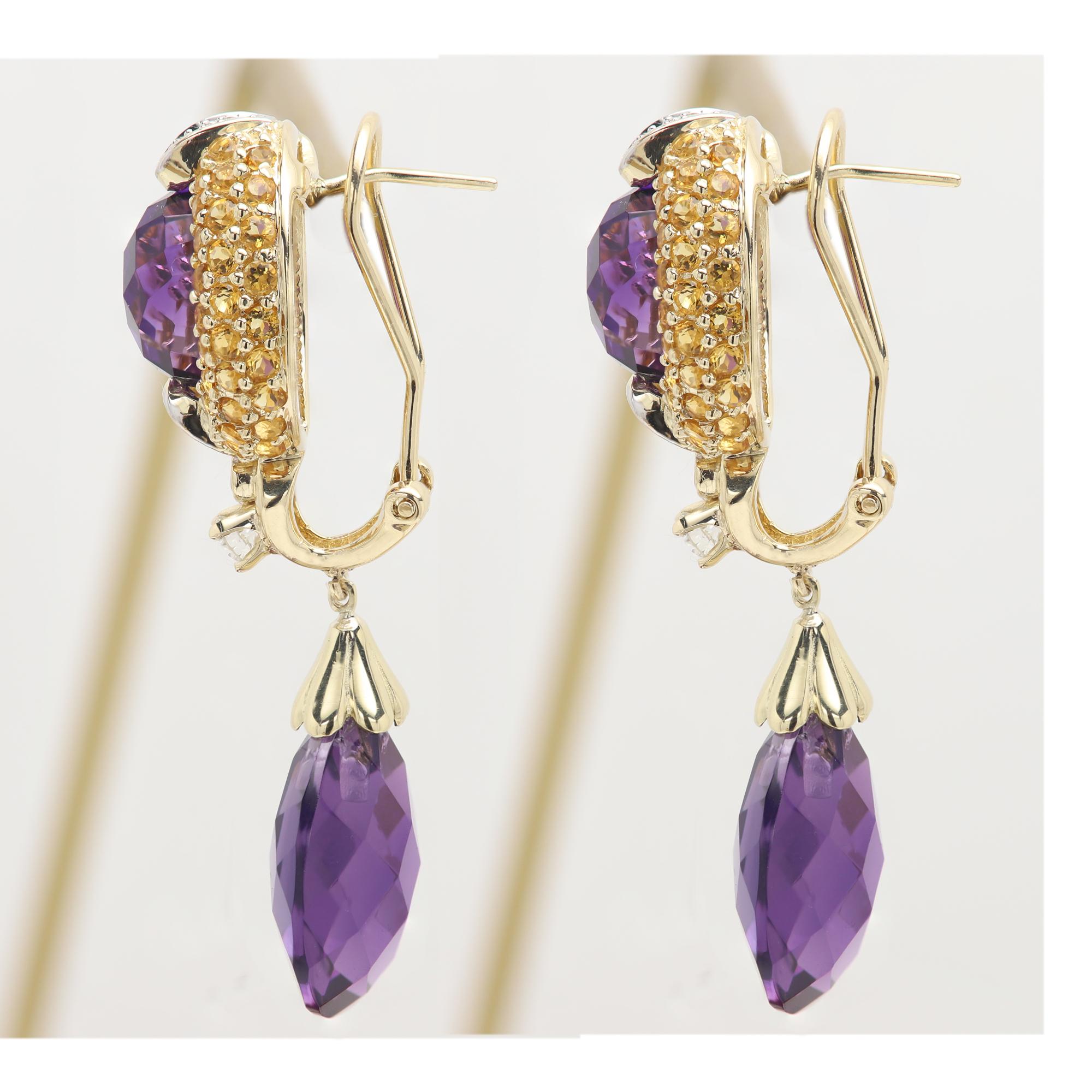 Boucles d'oreilles pendantes vintage en améthyste et saphir
Regard royal.
Améthyste naturelle en forme de poire et ovale,
taille des pierres supérieures : environ 9 x 11 mm, pierres inférieures : environ 20 x 12 mm 
Diamants naturels
Saphir jaune