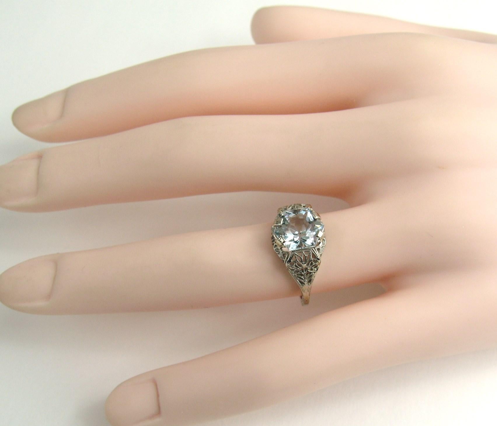 Old European Cut 14 Karat Aquamarine Ring Art Deco European Cut, 1920s