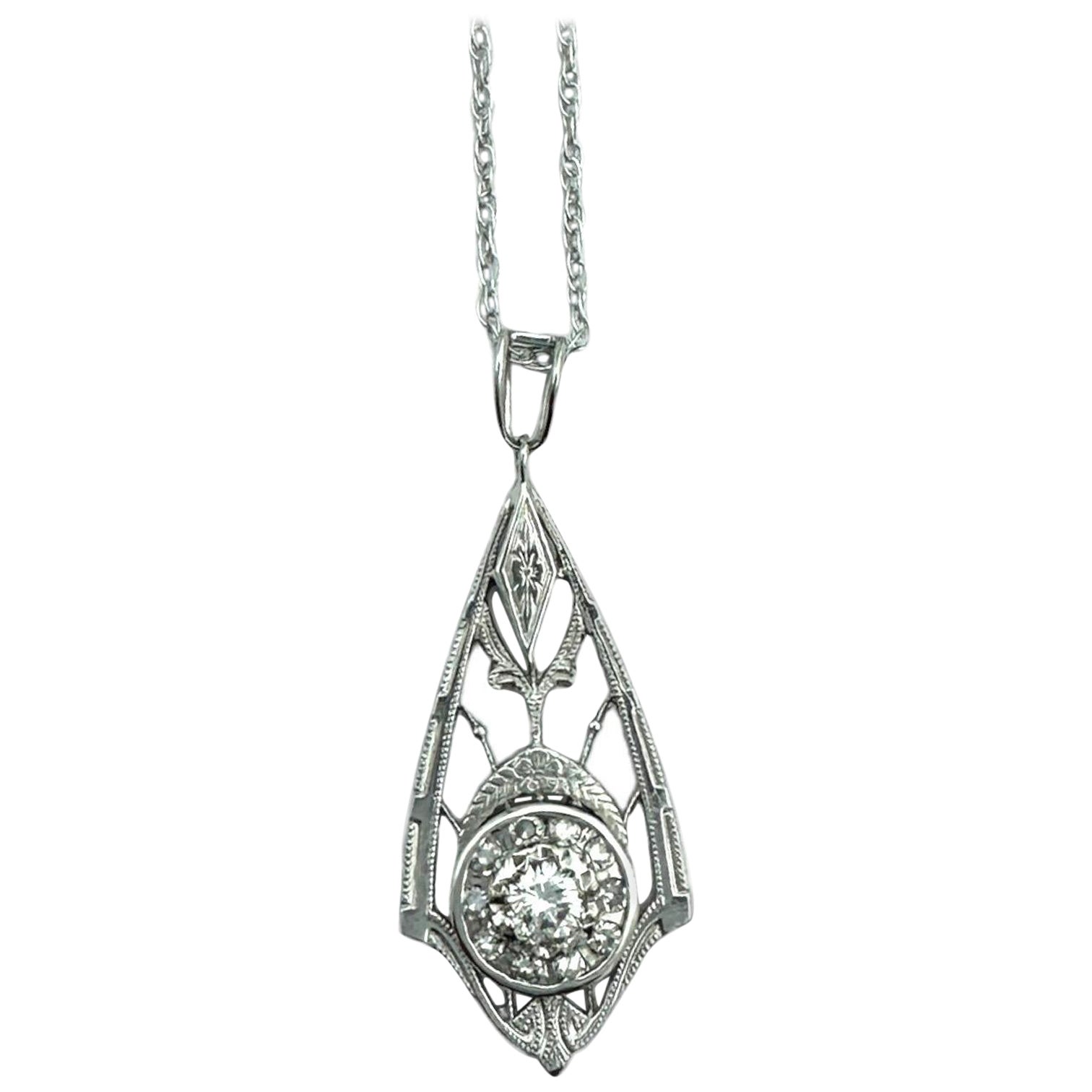 14 Karat Art Deco .33 Carat Diamond Pendentif