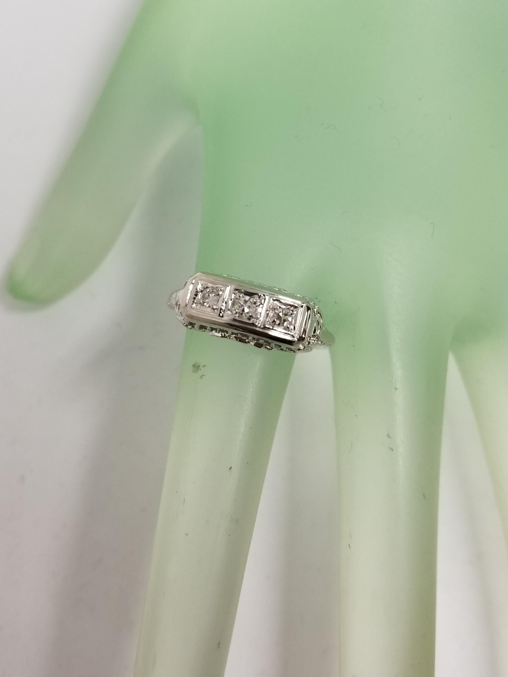 Round Cut 14 Karat Art Deco Style 3-Stone Diamond Filigree Ring For Sale