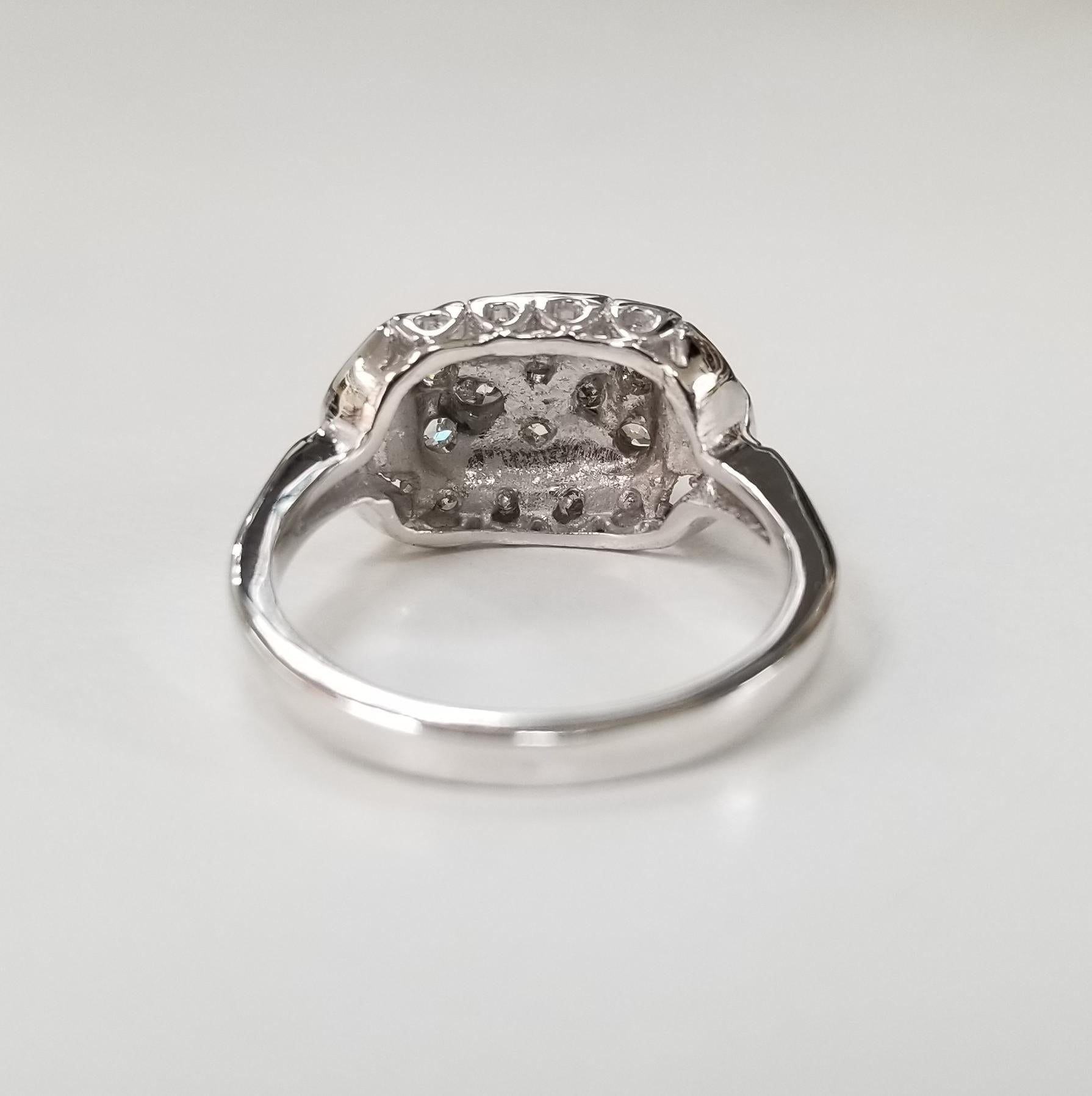 Taille ronde 14 Karat Art Deco Style Diamond Filigree Ring with .65 Points en vente