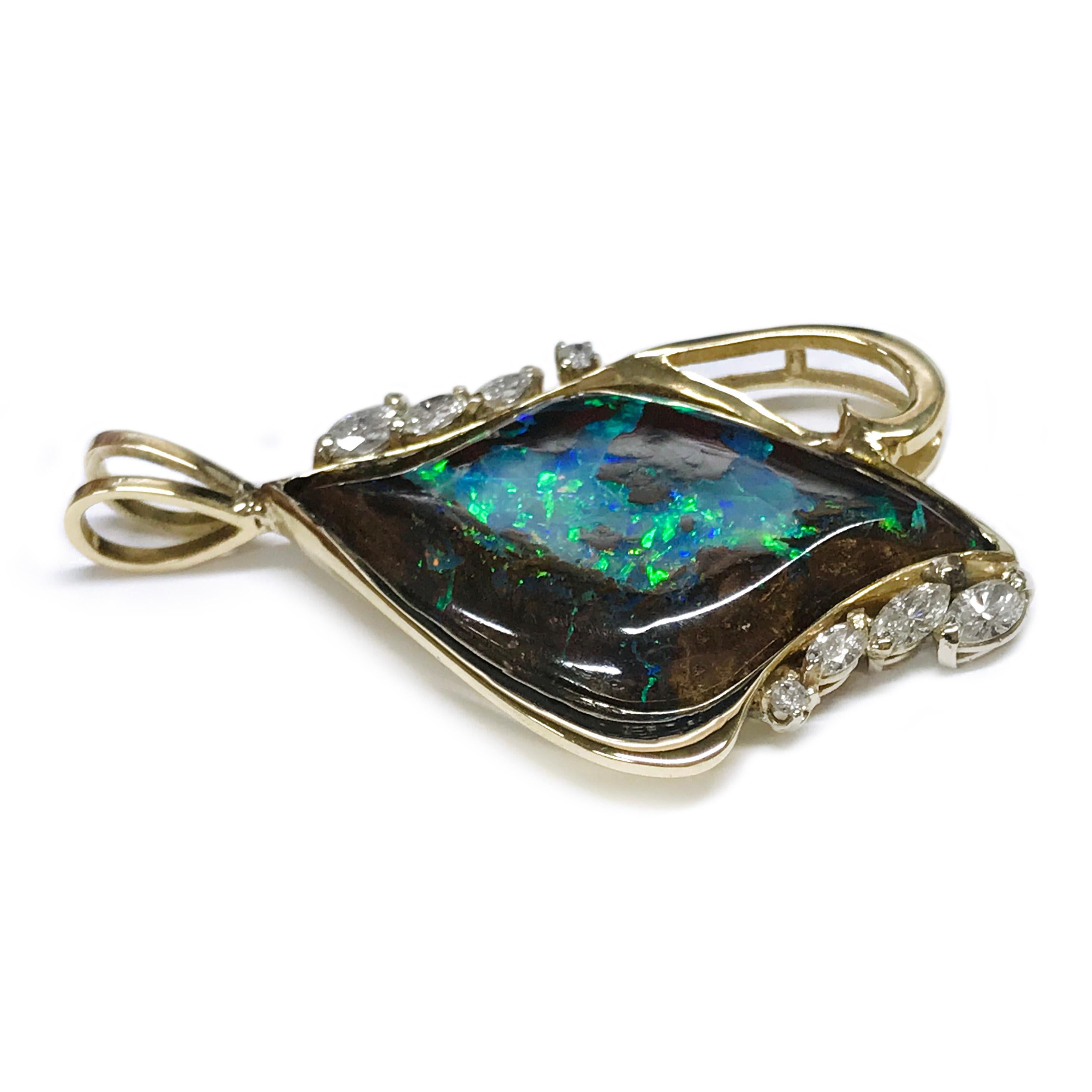 Cabochon Splendido ciondolo con diamante incastonato di opale australiana Boulder in vendita