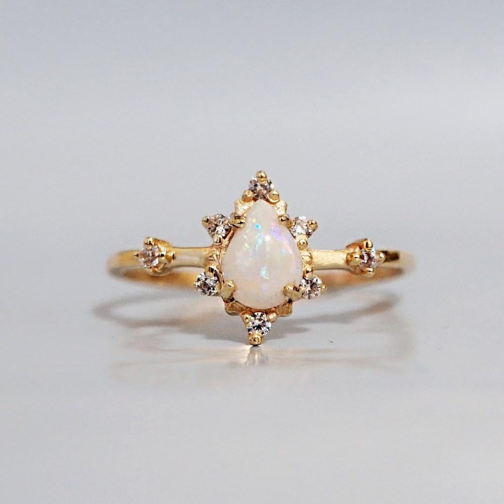 14 Karat Australian Opal Diamond Crush Ring In New Condition For Sale In New York, NY