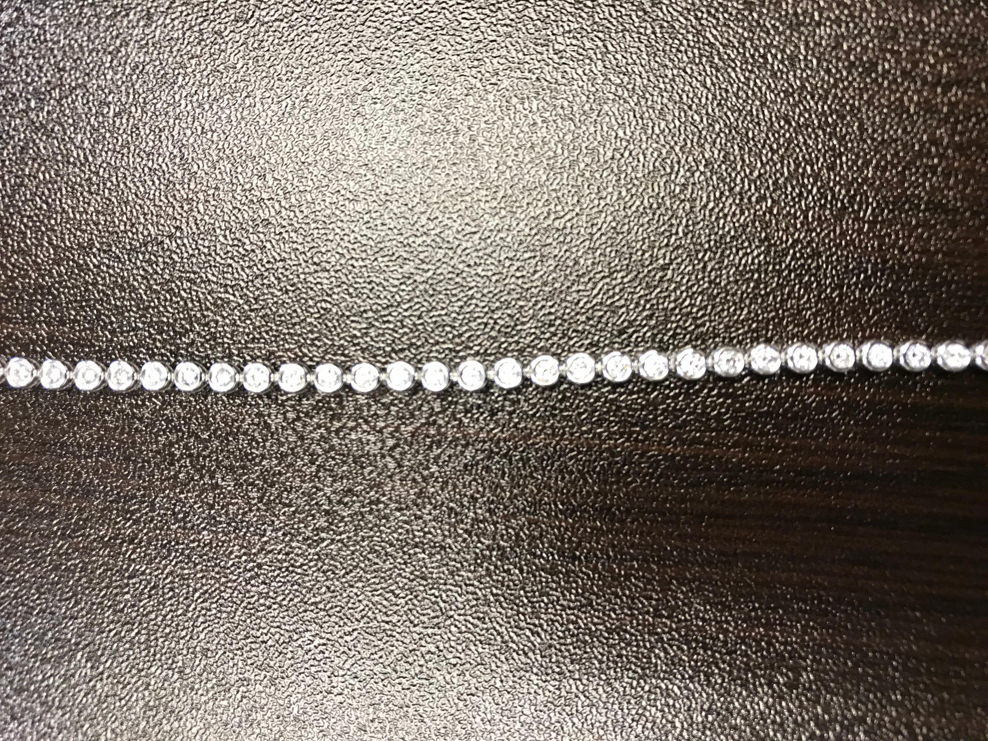 Taille ronde 14 Karat Bezel Set Tennis Bracelet en vente