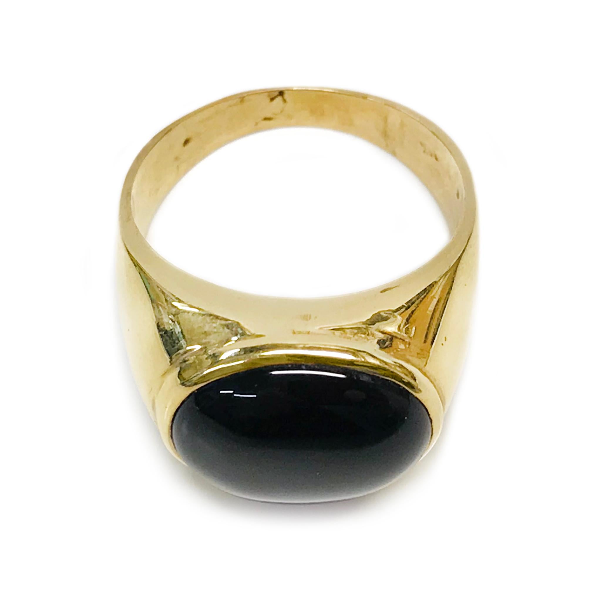 Gelbgold Schwarzer Onyx-Cabochon-Ring im Zustand „Gut“ im Angebot in Palm Desert, CA