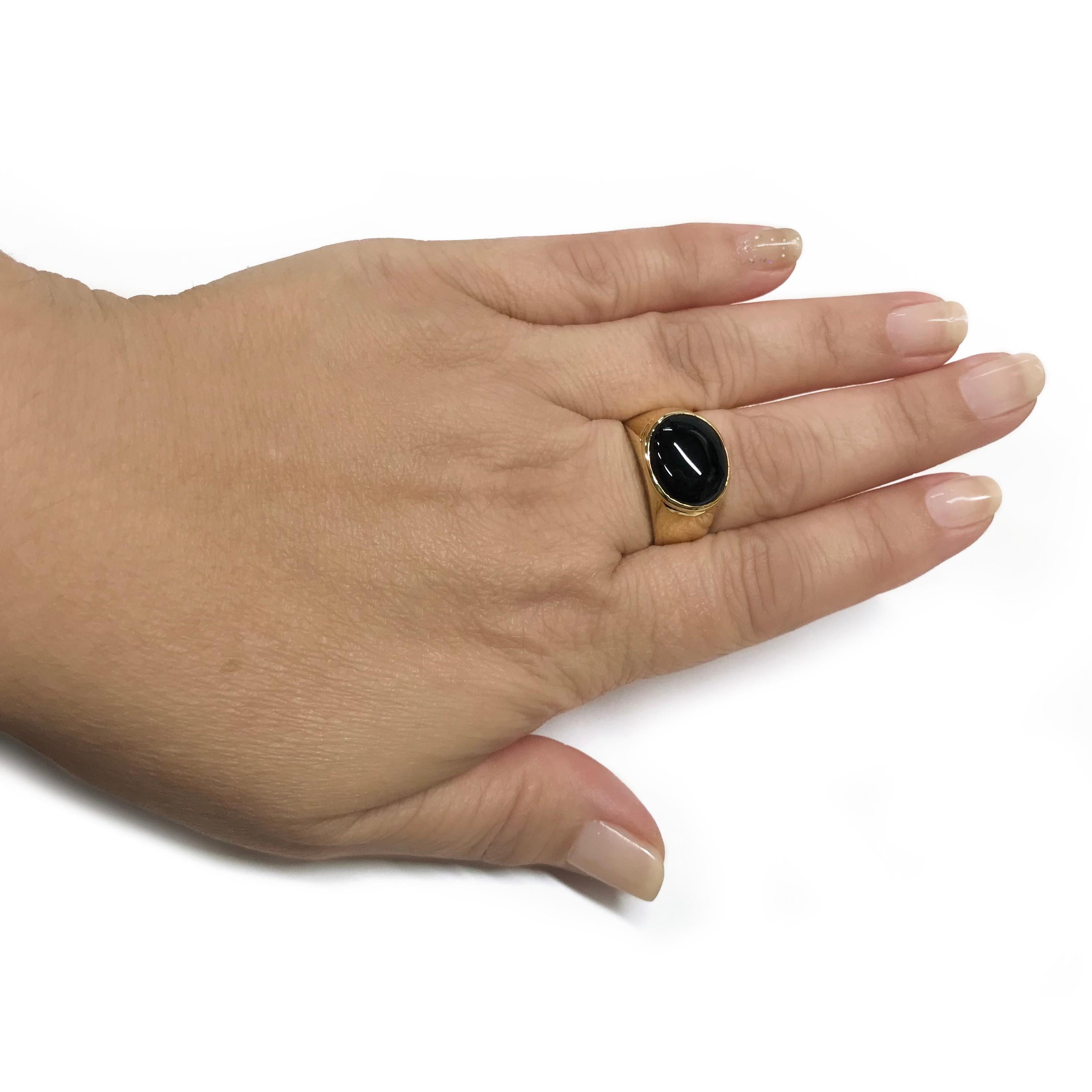 Yellow Gold Black Onyx Cabochon Ring In Good Condition For Sale In Palm Desert, CA