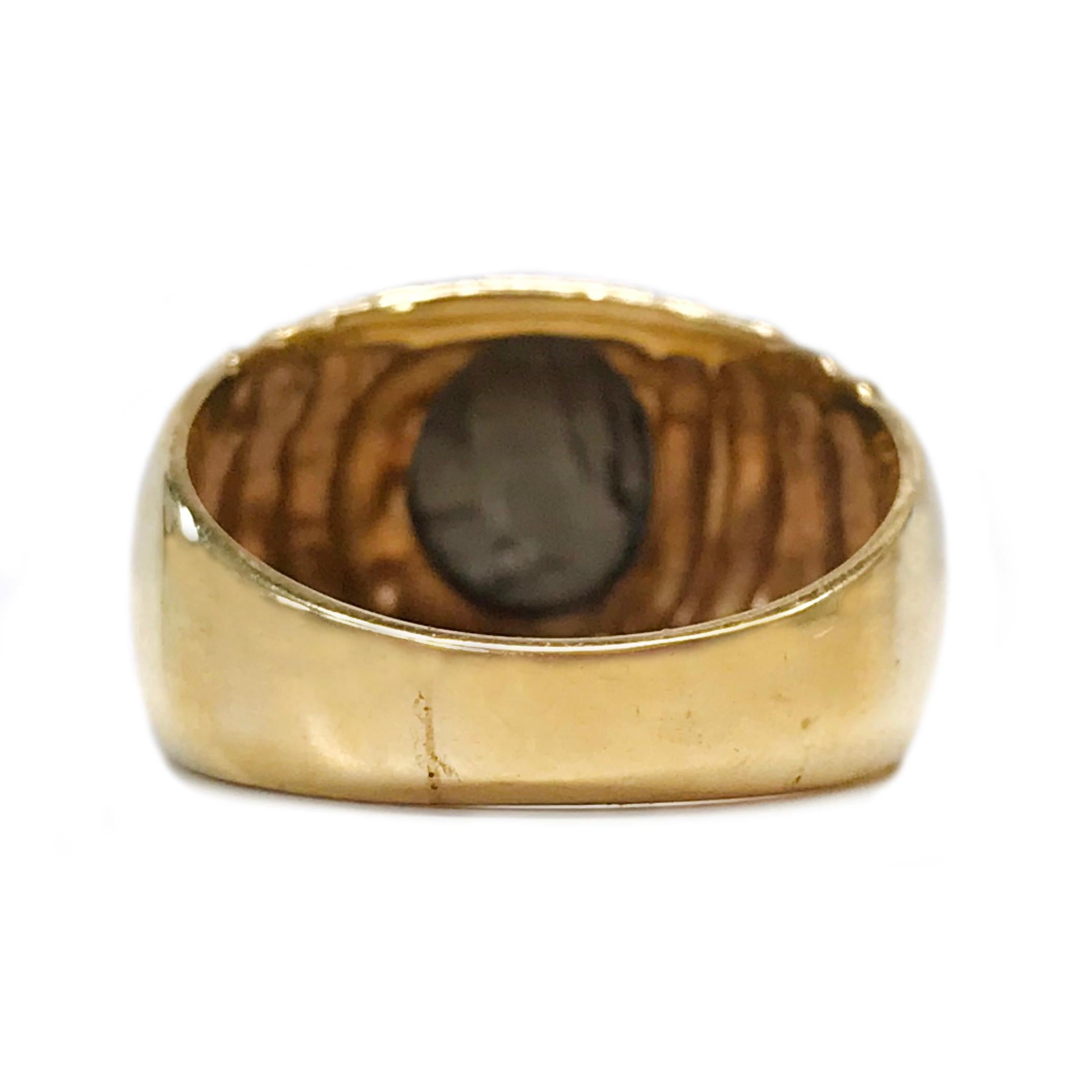 Taille cabochon Bague étoile en saphir noir 14 carats en vente