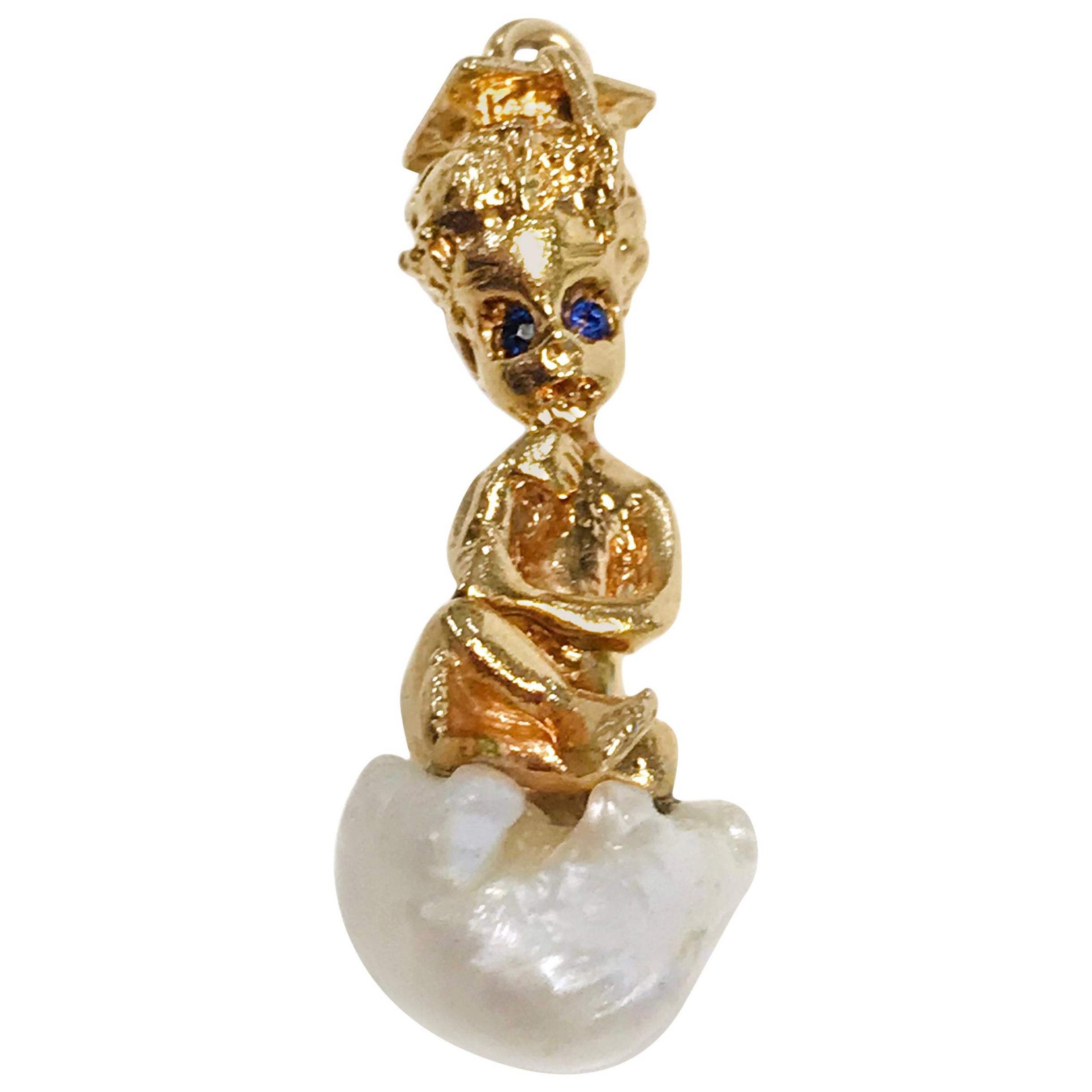 Pendentif Angel Boy graduation en saphir bleu 14 carats et perle en vente