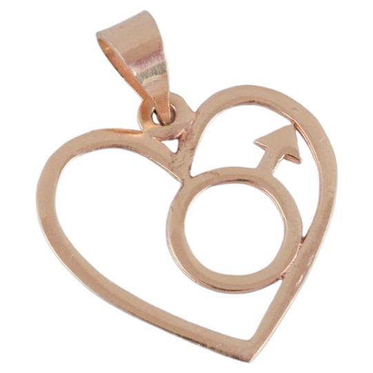 Pendentif Chanti en or 14 carats en forme de cœur avec un symbole masculin  en vente