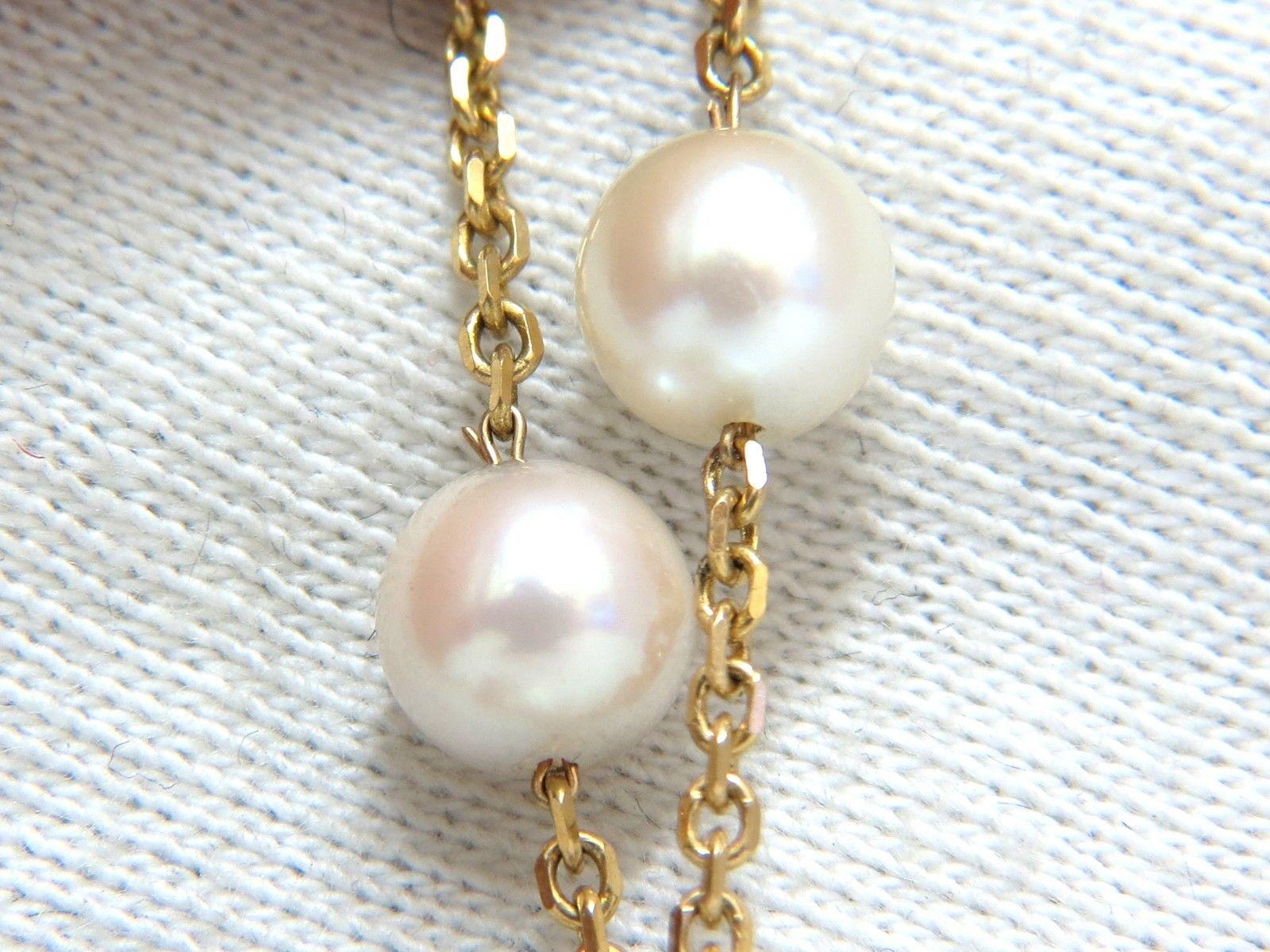 Every Day Classics.

7.3mm Cultured Pearls Yard Necklace

Necklace: 18 inch long.

10 Pearls

8.5 Grams  

14kt. yellow gold.