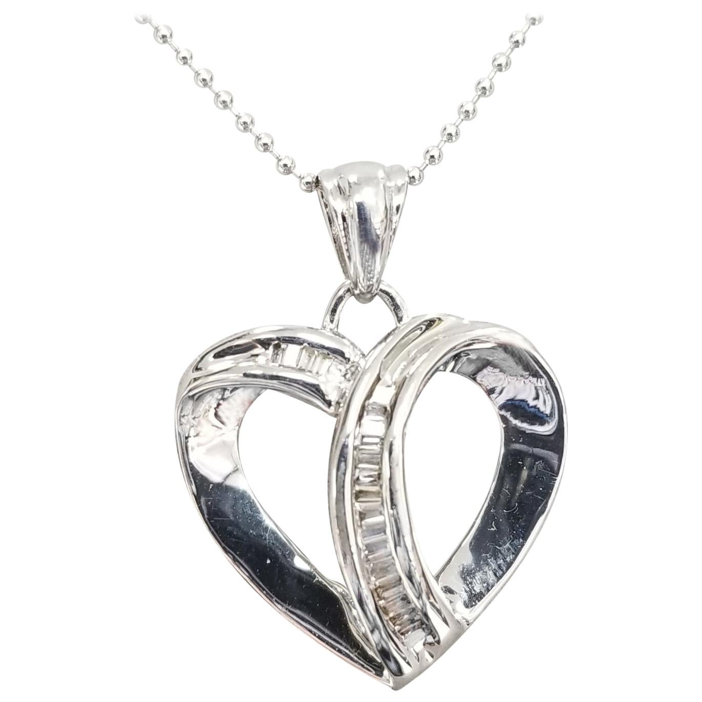 Pendentif en forme de cœur en diamant baguette 14 carats