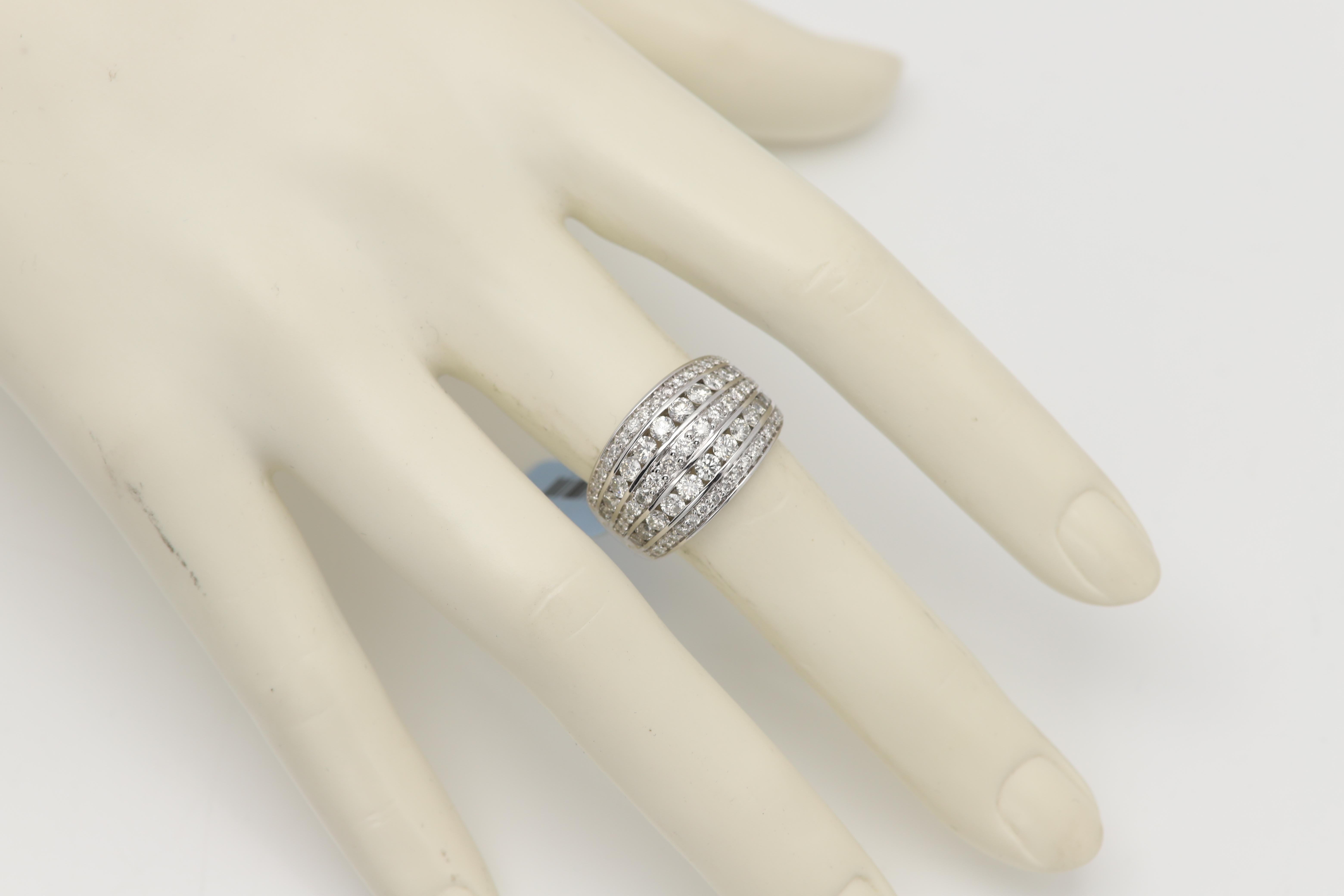 Anillo con banda de diamantes de 14 quilates Aniversario Regalo en Nuevo estado para la venta en Brooklyn, NY