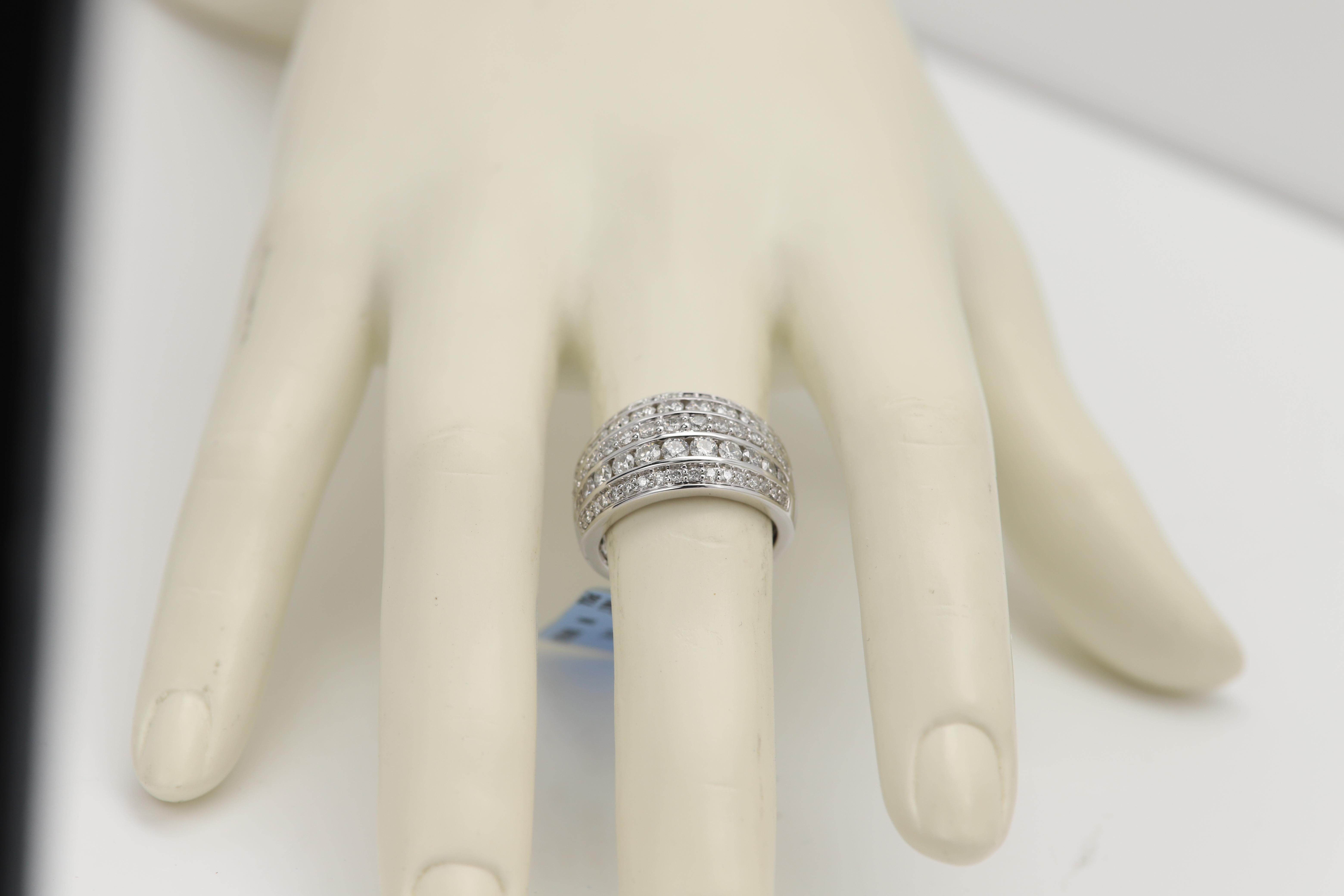 Anillo con banda de diamantes de 14 quilates Aniversario Regalo en venta 1