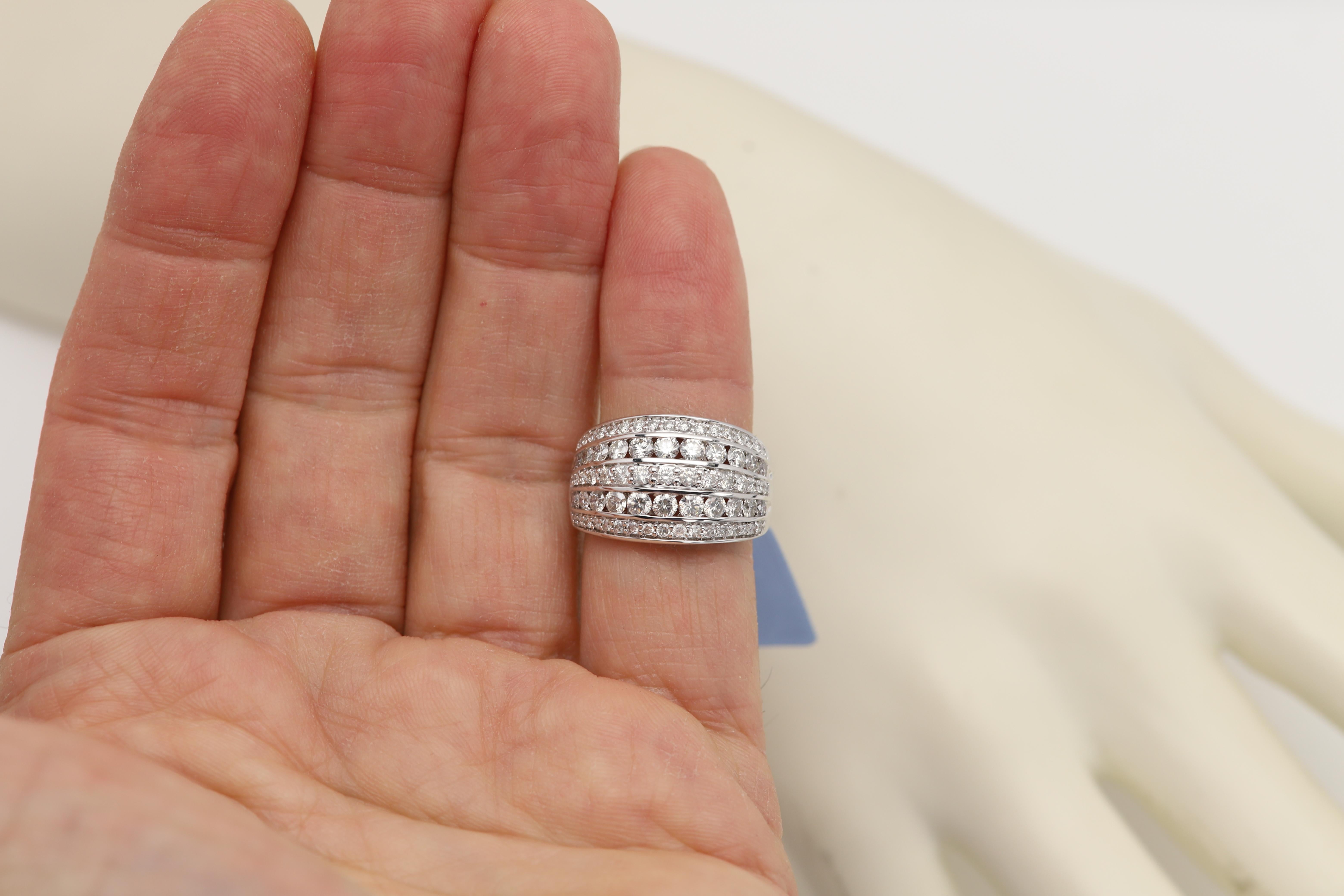 Anillo con banda de diamantes de 14 quilates Aniversario Regalo en venta 3