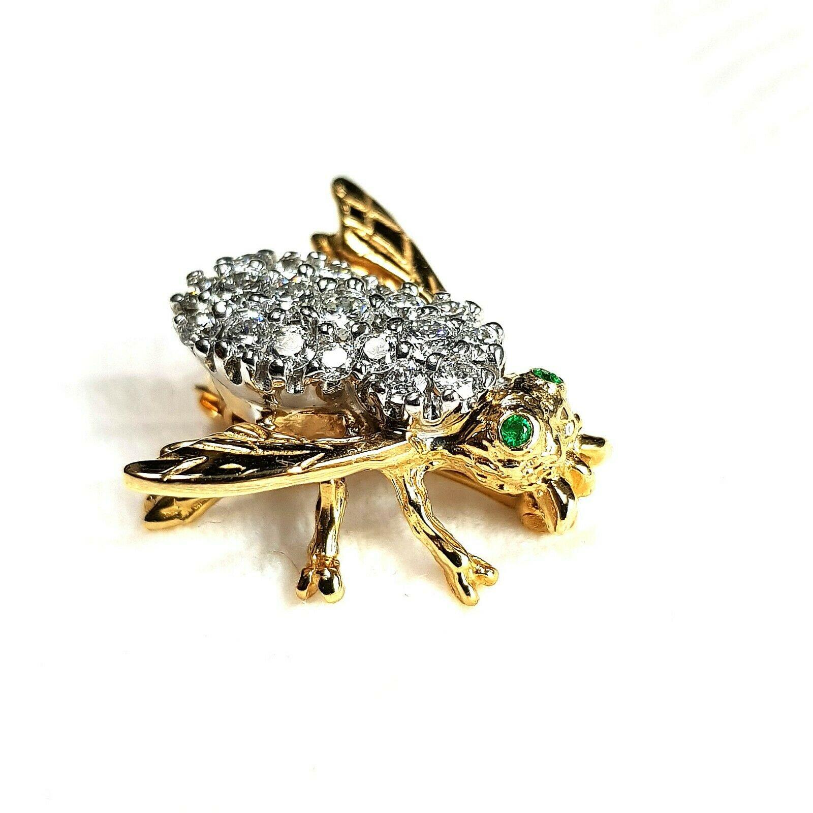  This is a cute bee made in GUCCI style with 2 emeralds in eyes and 20 diamonds G color and SI1 clarity 1.20ct in total weight. Made in 14k two tone gold. Looks very stylish!
Specifications:
    main stone: EMERALD(eyes) 2PCS
    additional: