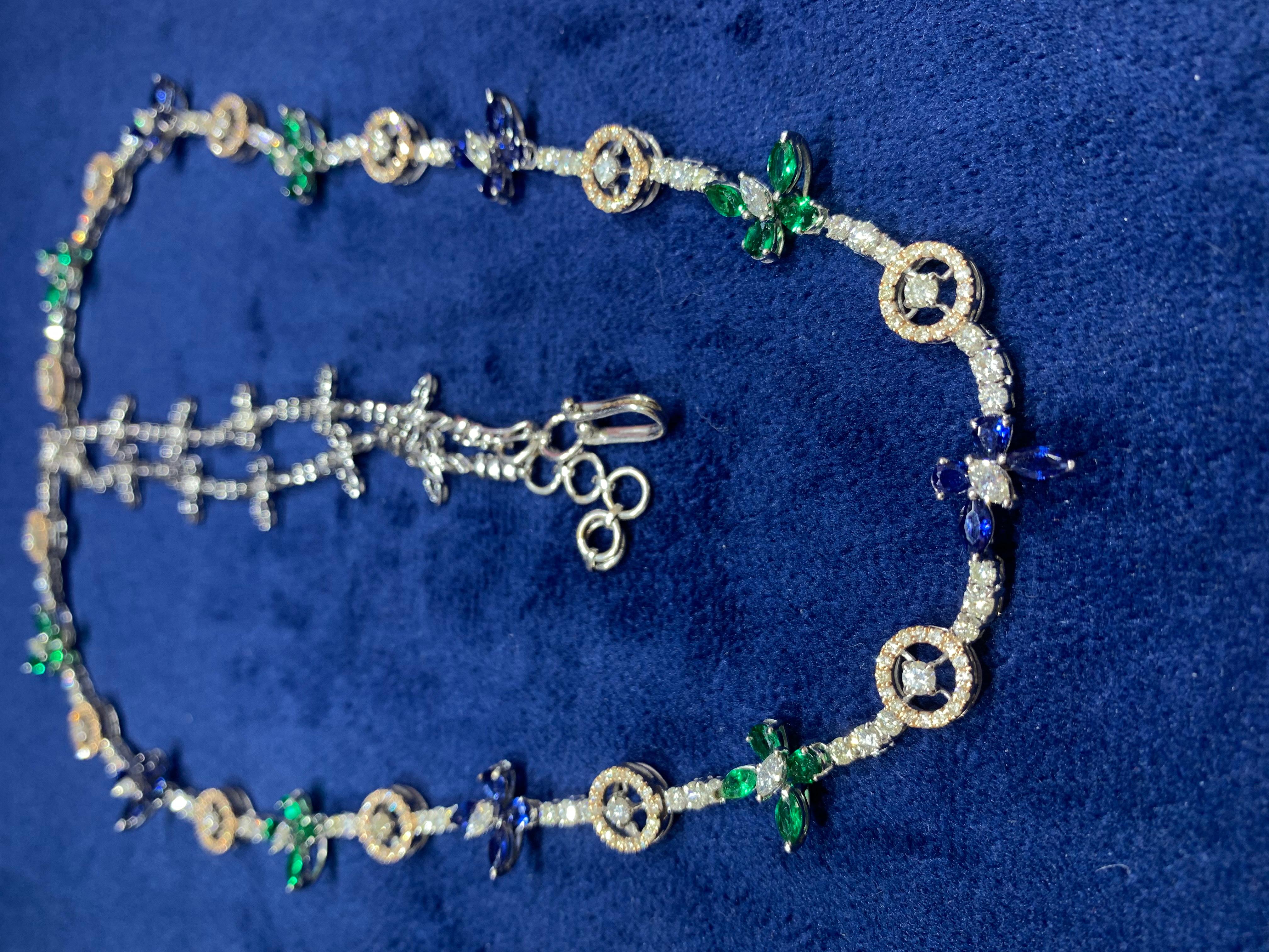 Taille mixte Long collier à chaîne en émeraudes, saphirs bleus et diamants blancs 14 carats en vente