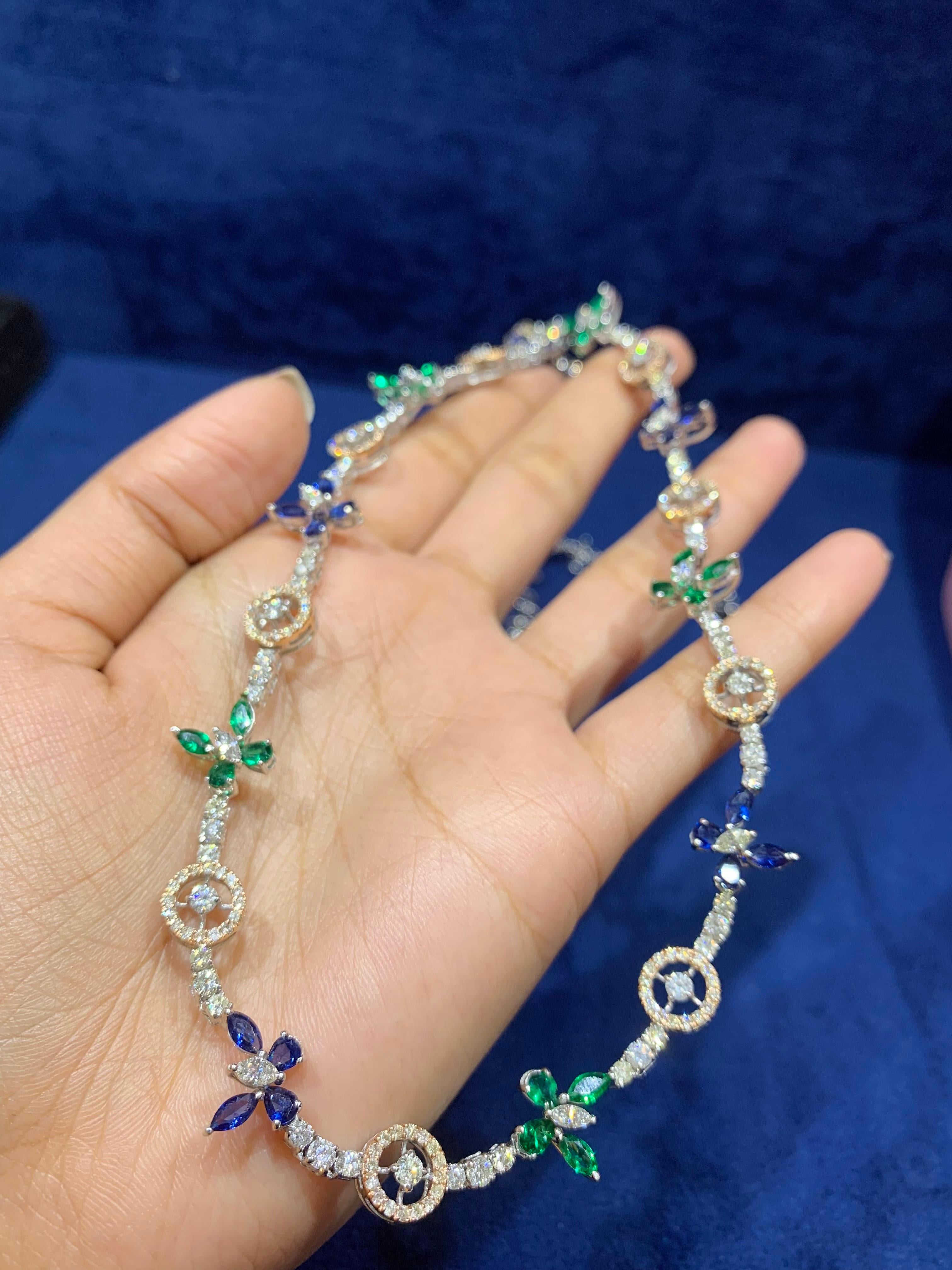 14 Karat Emerald Blue Sapphire White Diamond Long Chain Necklace In New Condition For Sale In New Delhi, Delhi