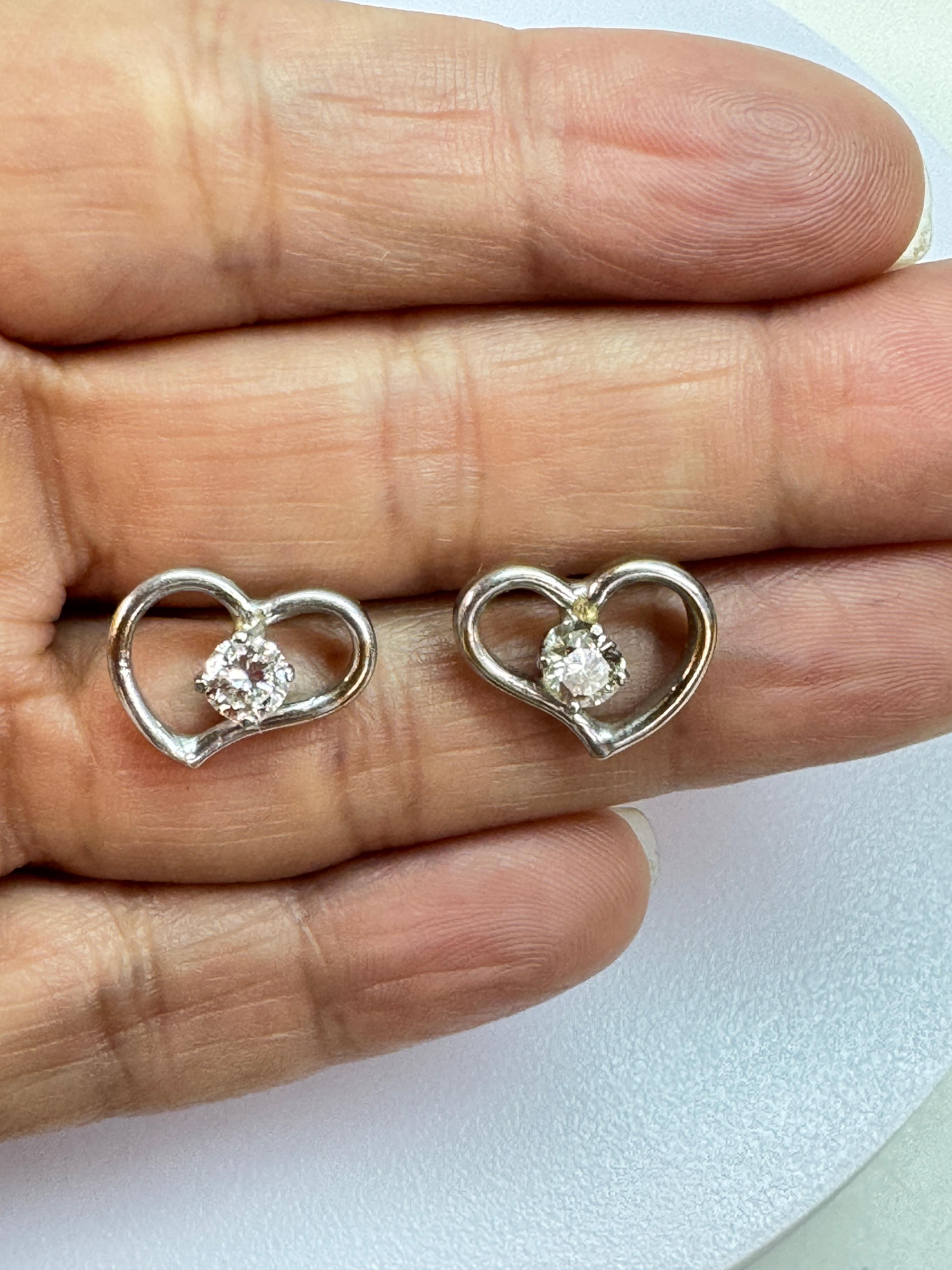 14 Karat Diamond Heart Earrings In condizioni buone in vendita a Palm Desert, CA