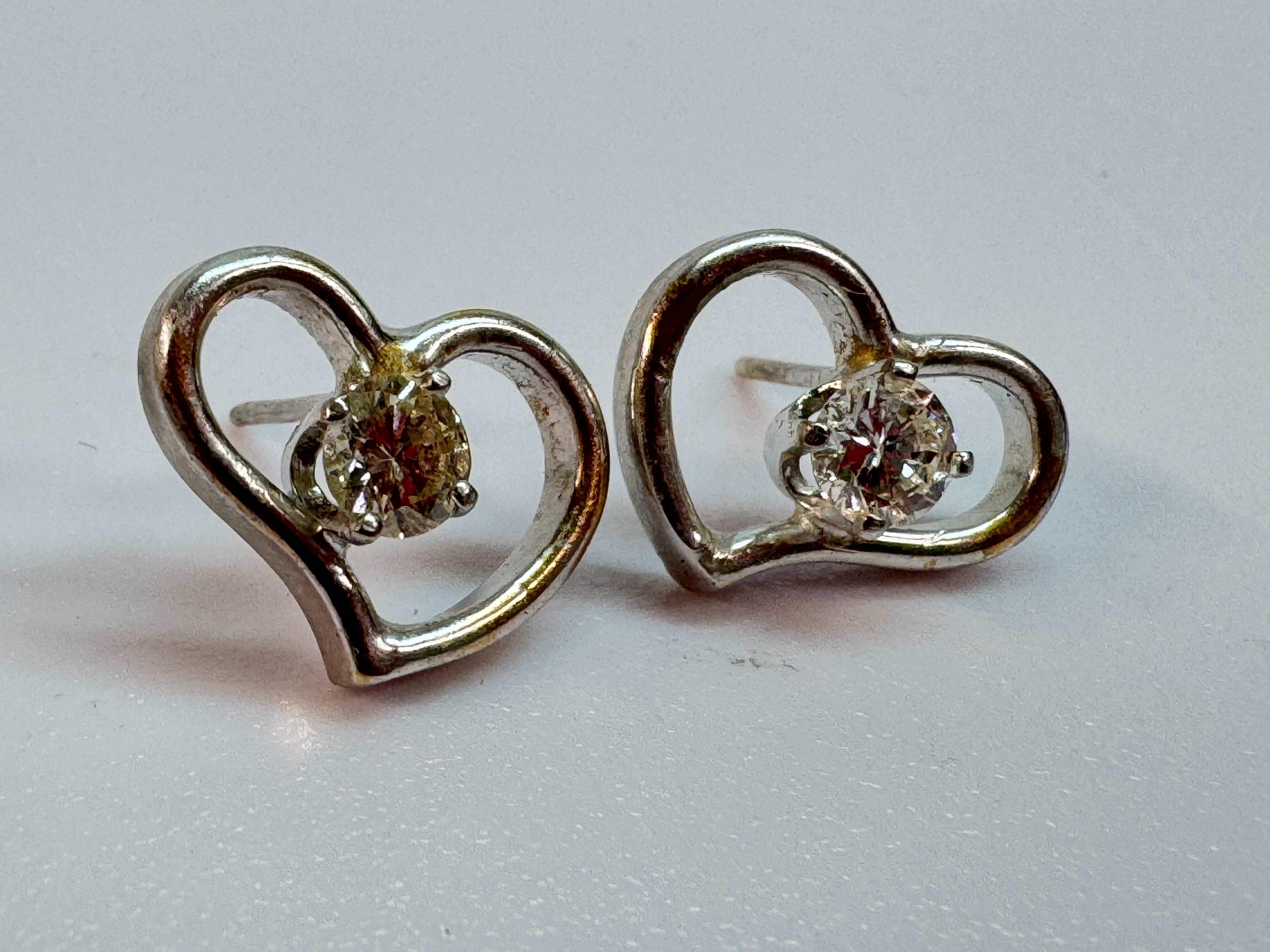 14 Karat Diamond Heart Earrings in vendita 2