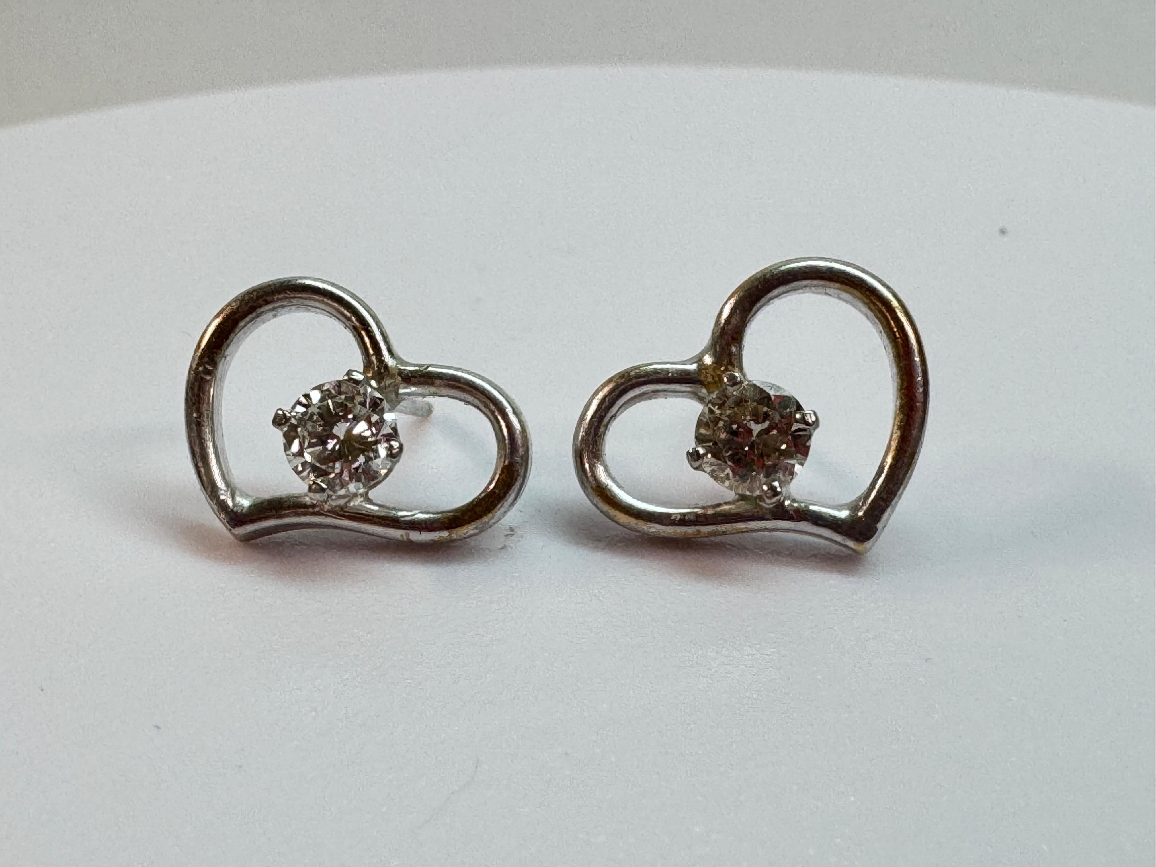 14 Karat Diamond Heart Earrings in vendita 3