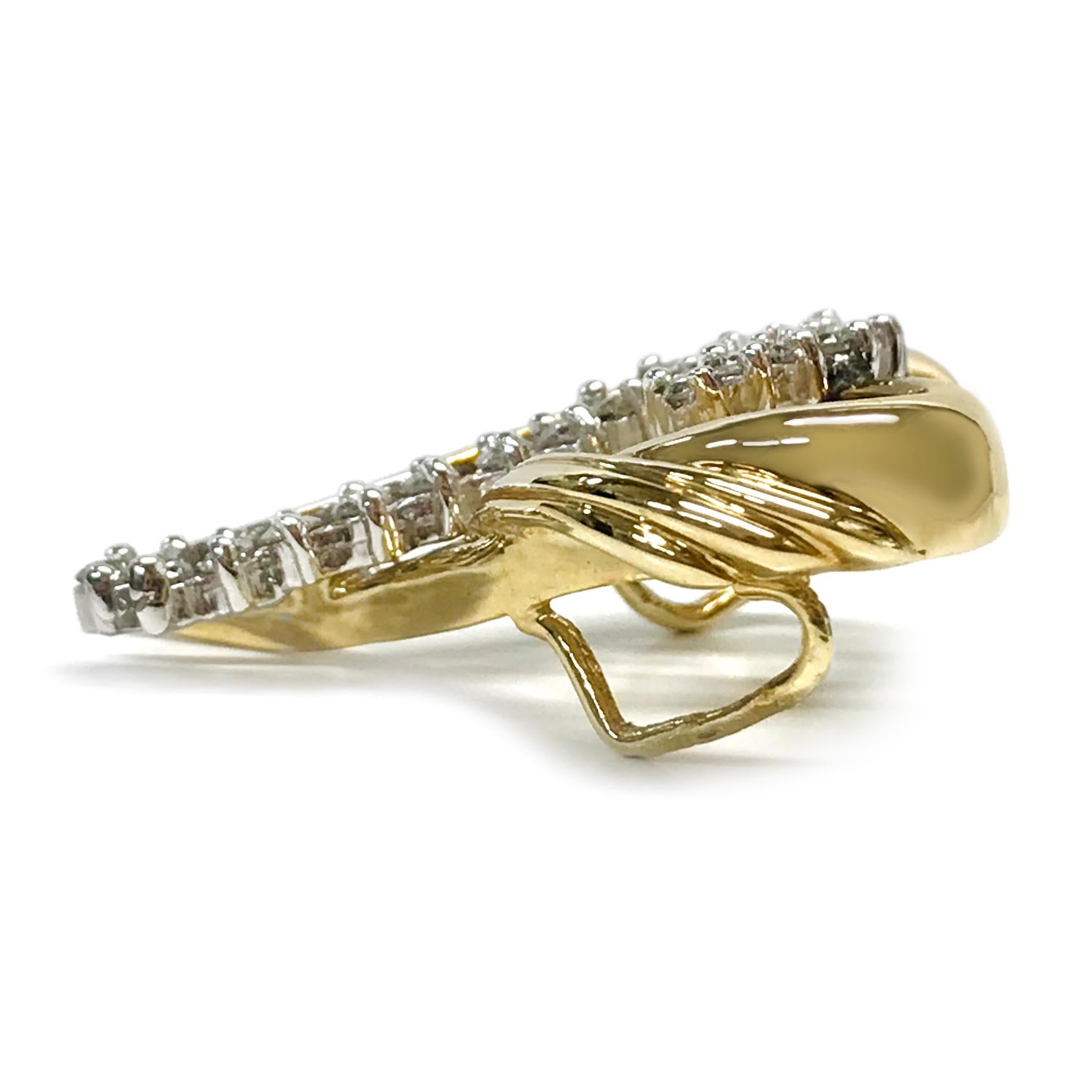 Taille ronde Pendentif en forme de cœur en or 14 carats et diamant en vente