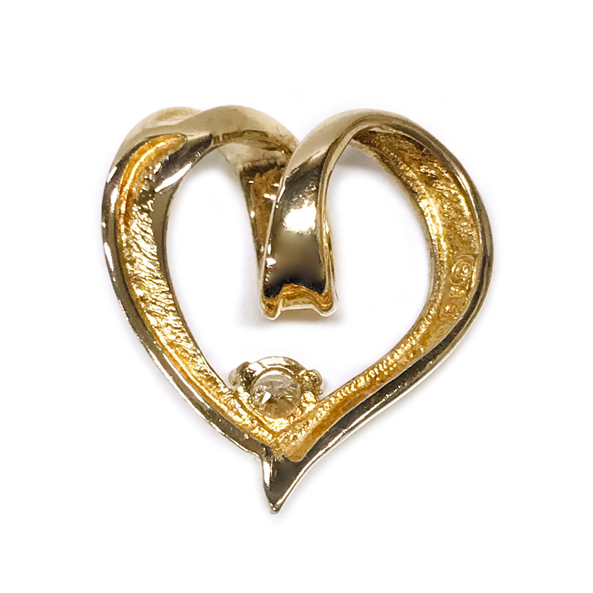 Taille ronde Pendentif en forme de cœur en or jaune et diamant en vente