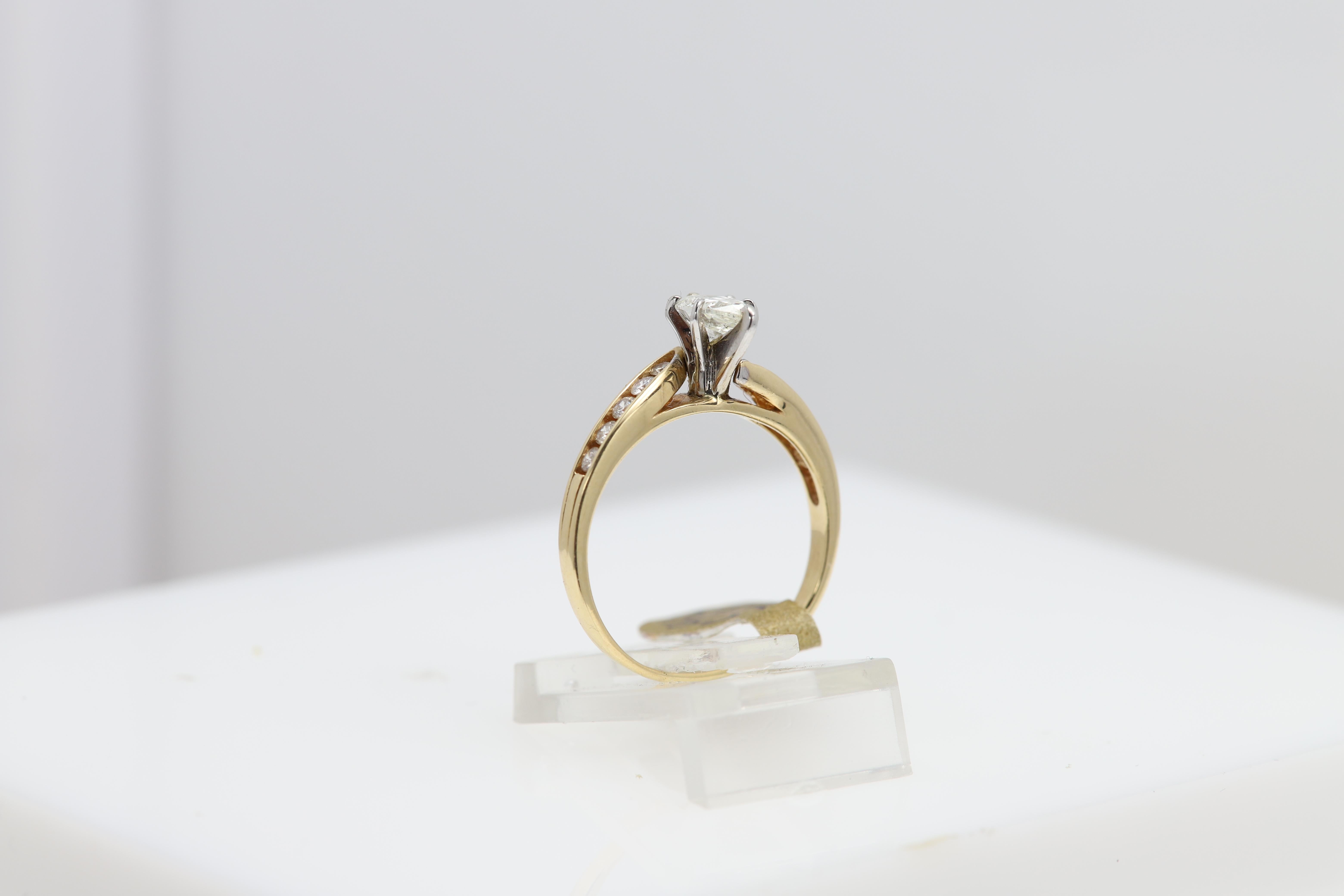 Vintage - Pre owned Creative Diamond ring
Great condition - just needs some polishing which I will do.
Center stone: Natural Pear shape approx 0.55 carat J-SI2 (7x4.5mm)
Set in 14k Yellow Gold approx 2.60 grams
Finger size 7.5
+ Nice Gift Box &