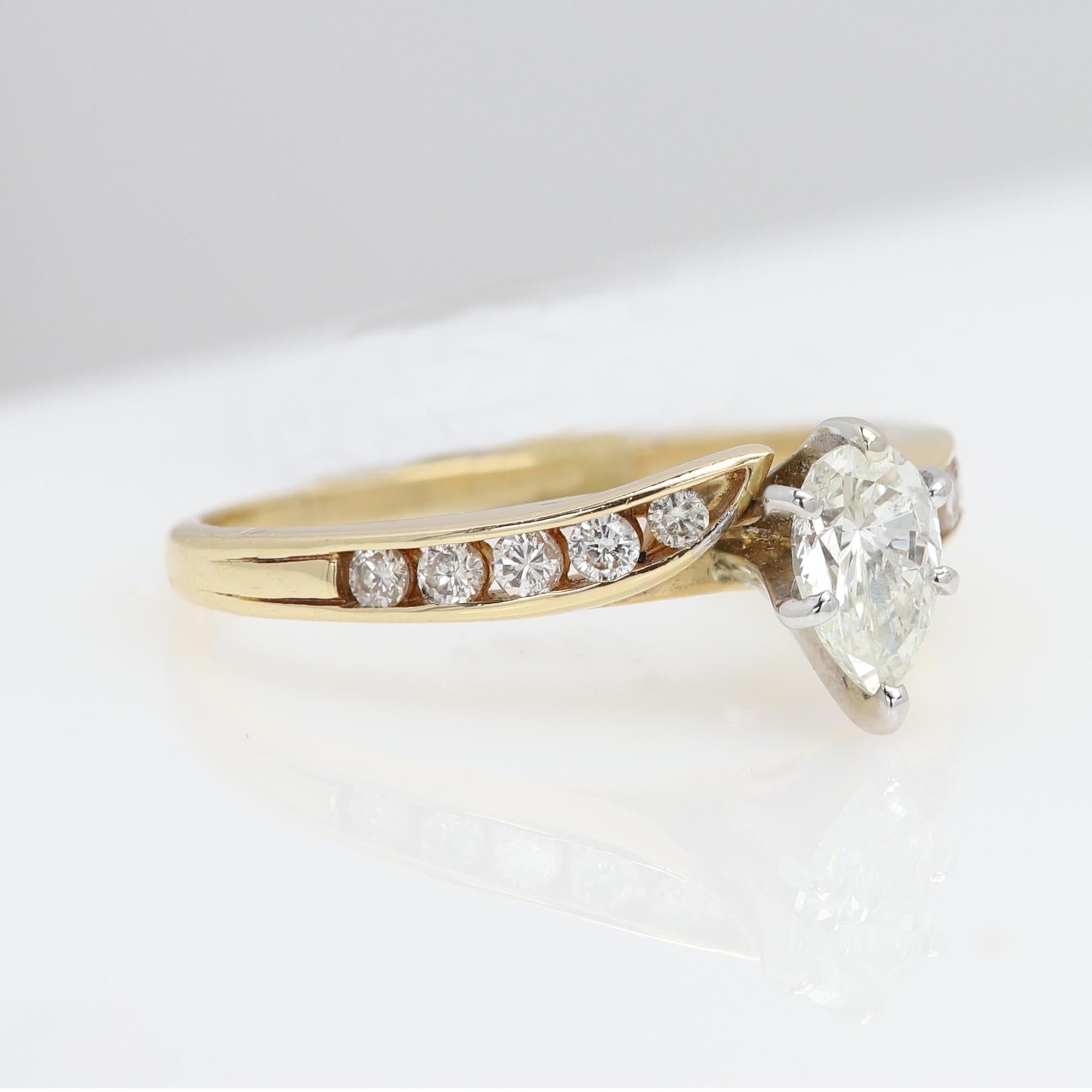 14 Karat Diamond Ring Pear shape Natural Diamond Vintage diamond engagement ring For Sale 1