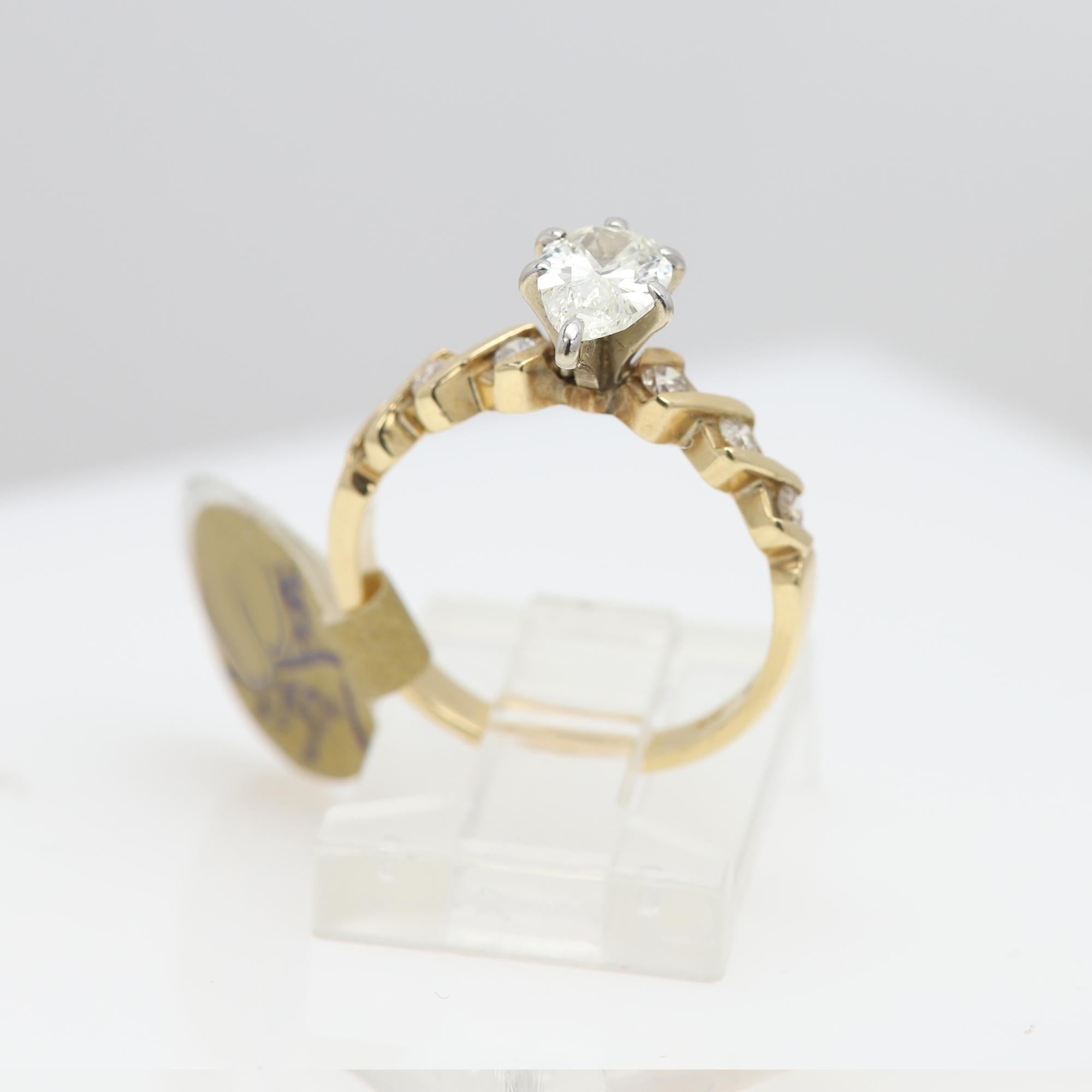 14 Karat Diamond Ring Pear shape Natural Diamond Vintage diamond engagement ring For Sale 1