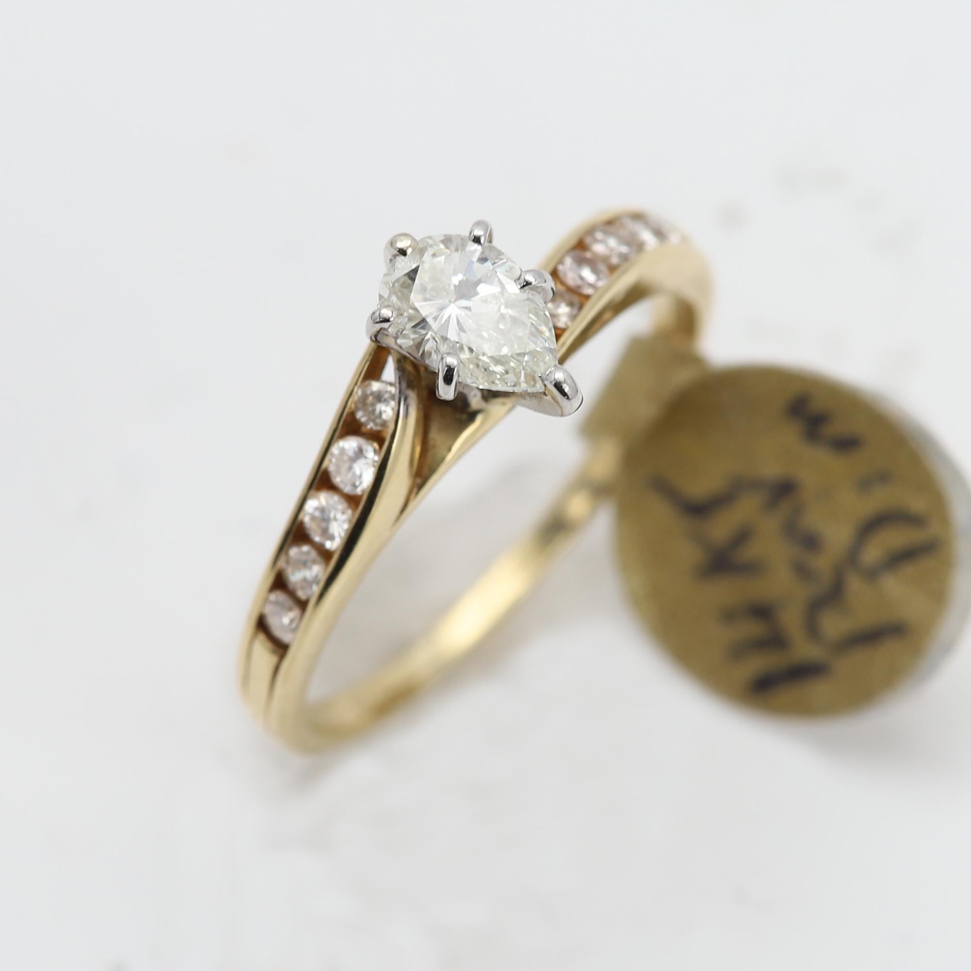 14 Karat Diamond Ring Pear shape Natural Diamond Vintage diamond engagement ring For Sale 2