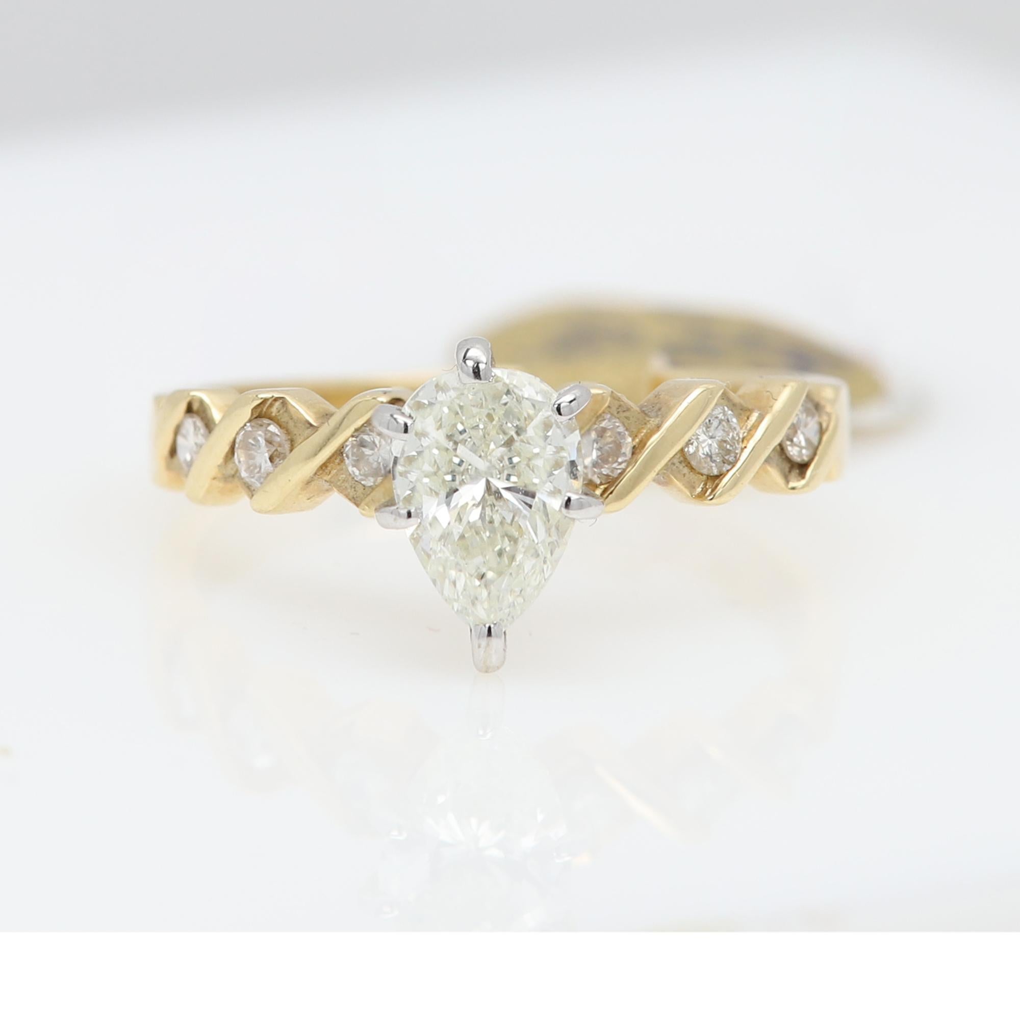 14 Karat Diamond Ring Pear shape Natural Diamond Vintage diamond engagement ring For Sale 2