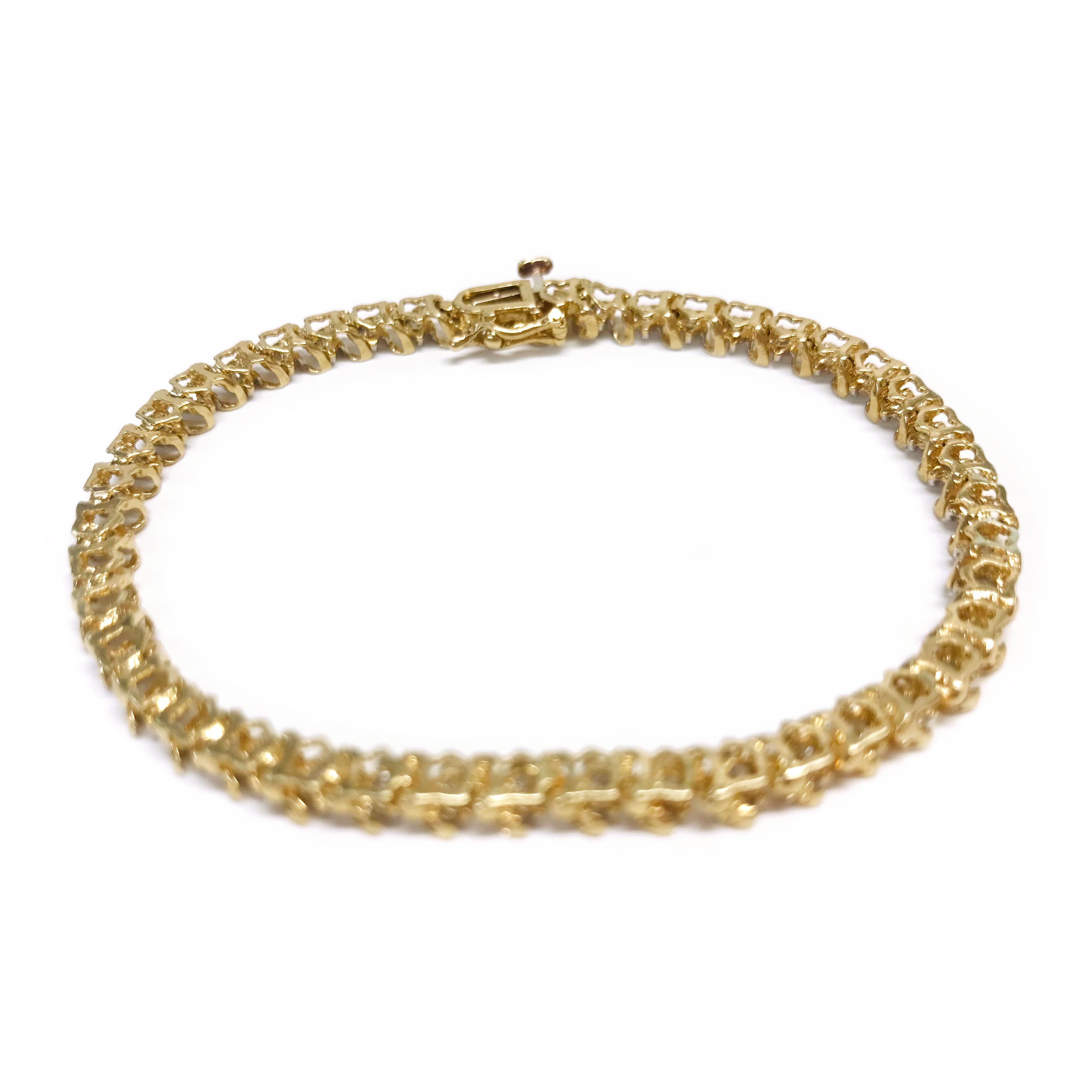 14 Karat Yellow Gold Diamond Tennis Bracelet In Good Condition For Sale In Palm Desert, CA