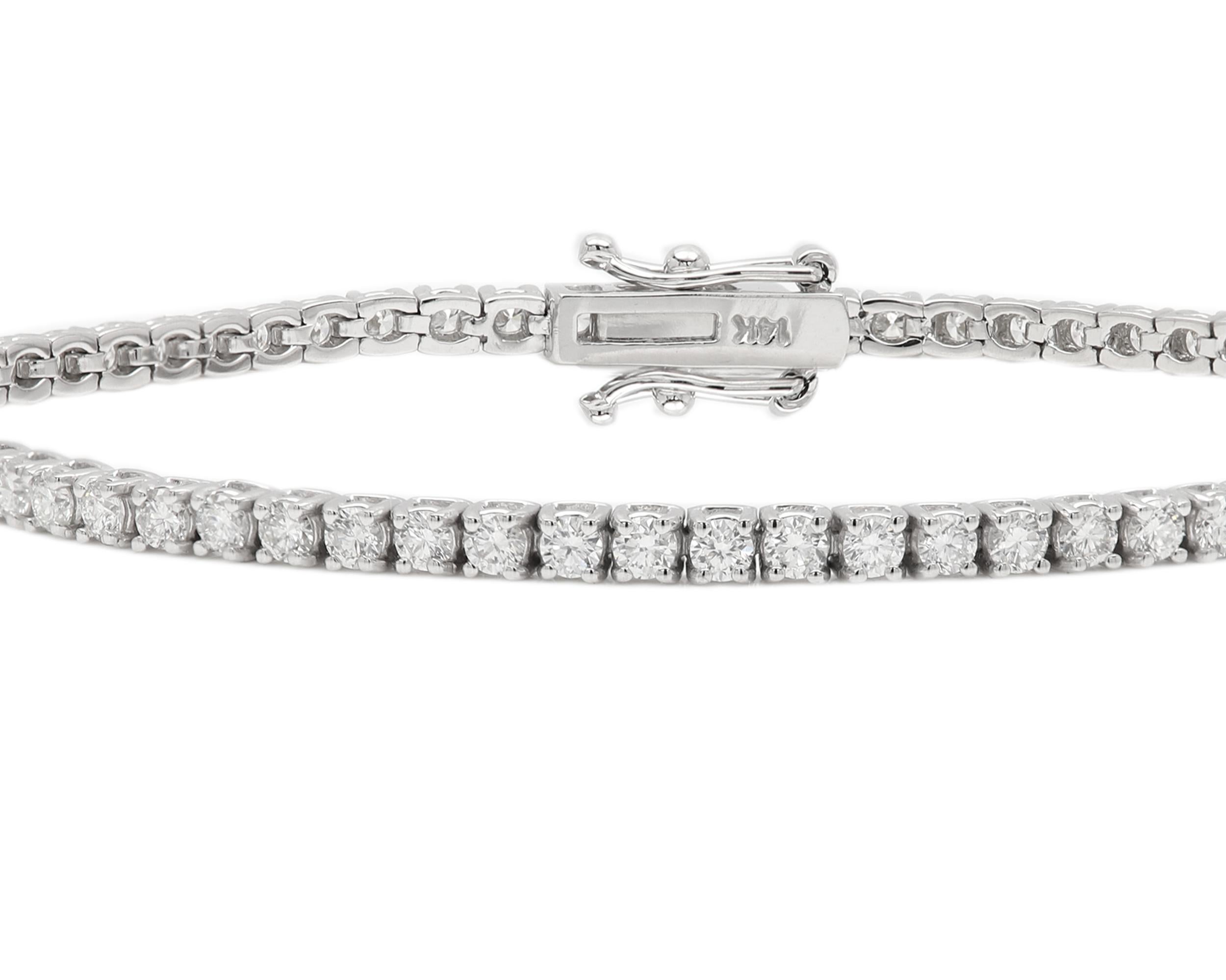 Round Cut 14 Karat Diamond Tennis Bracelet Natural Diamonds White Gold 2.0ct G-I1 For Sale