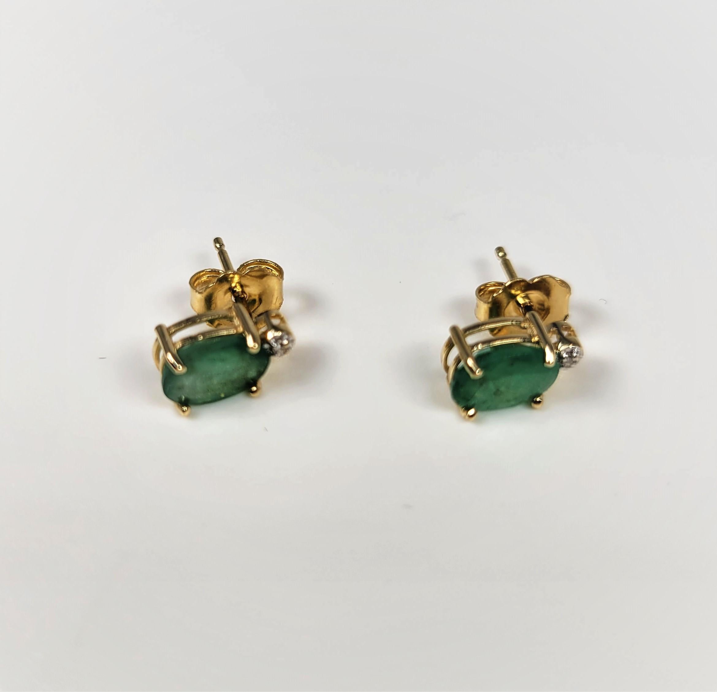 Boucles d'oreilles en émeraude 14 carats et diamants Bon état - En vente à Dallas, TX