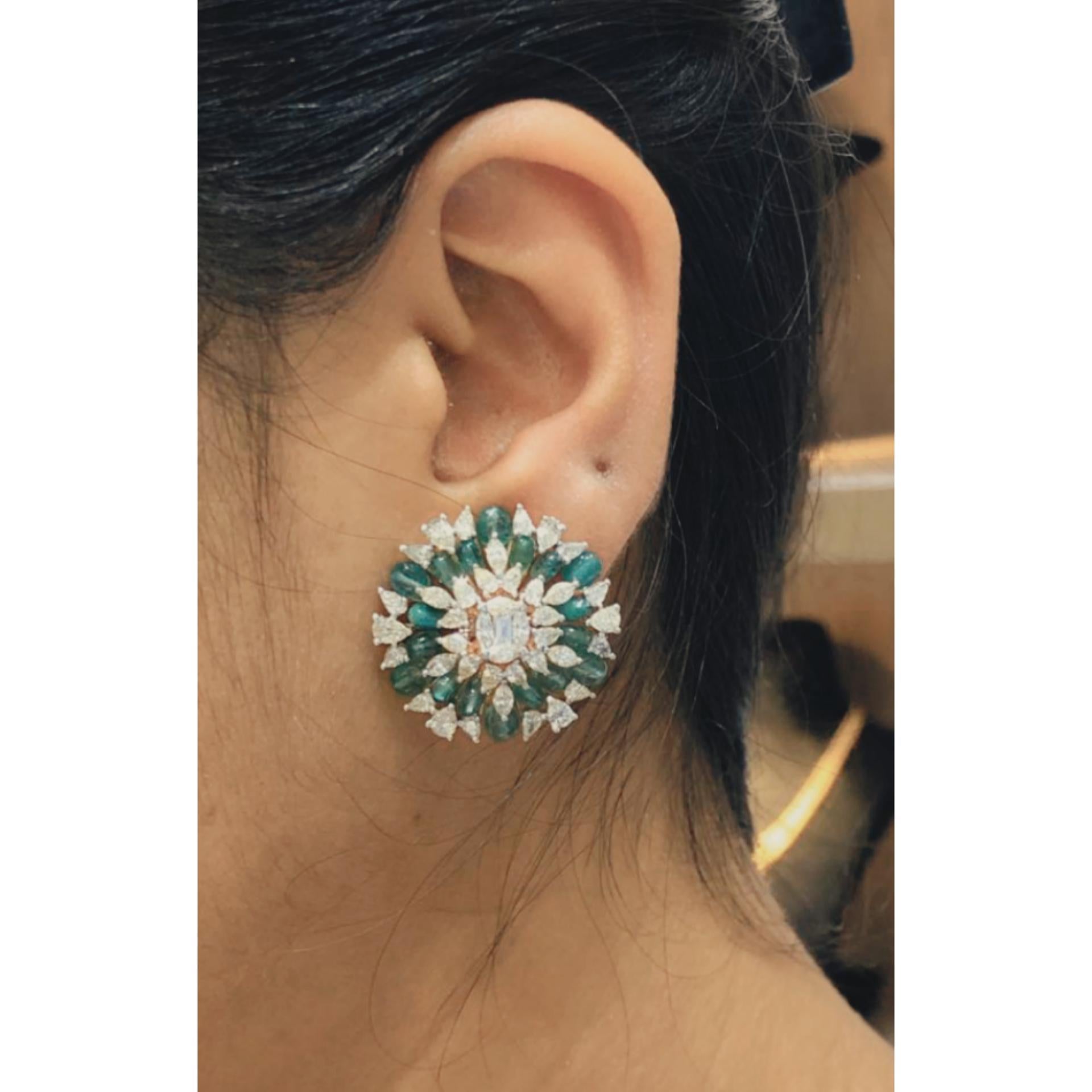 14 Karat Emerald White Diamond Stud Earrings In New Condition In New Delhi, Delhi