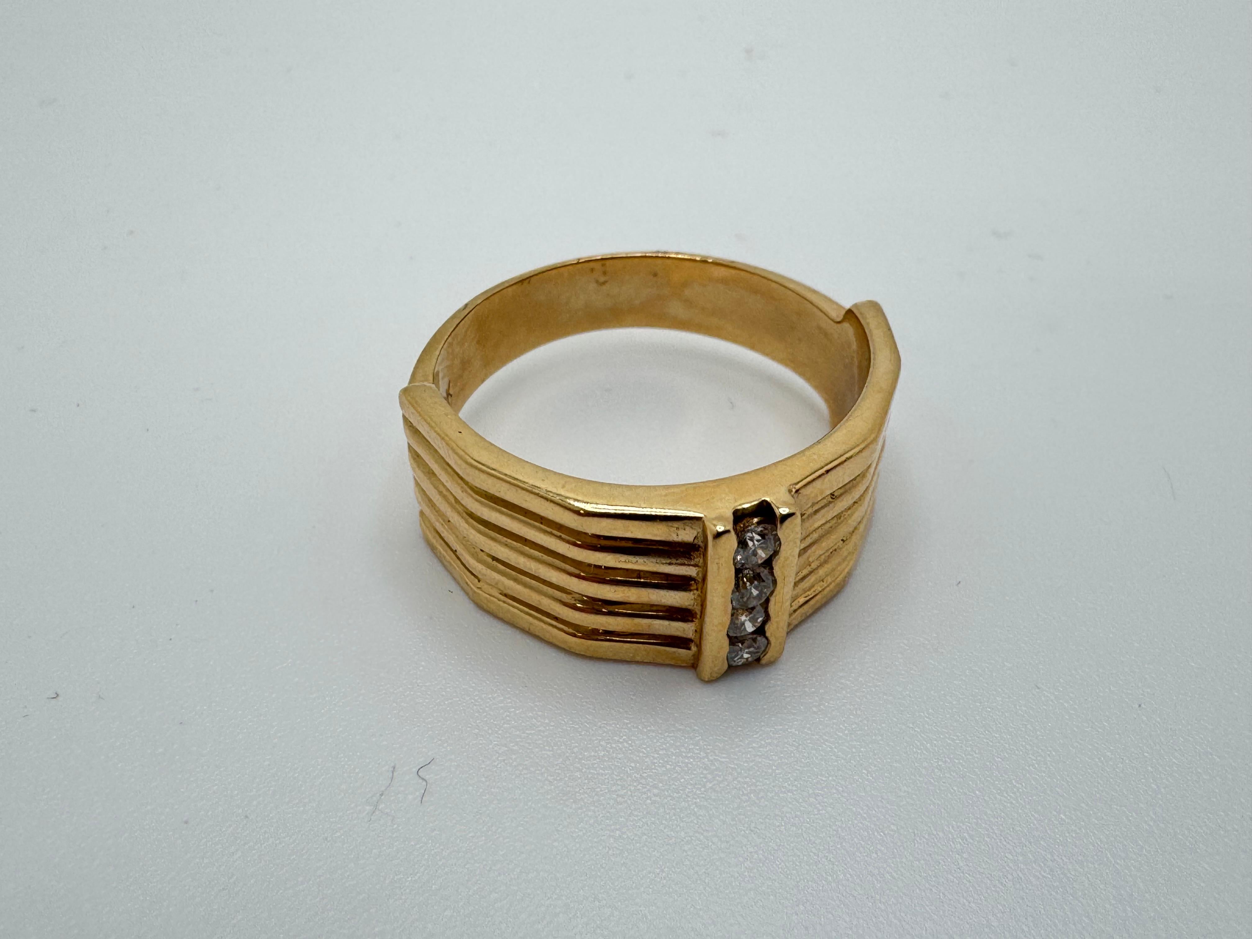 Bague à quatre diamants 14 carats en vente 1